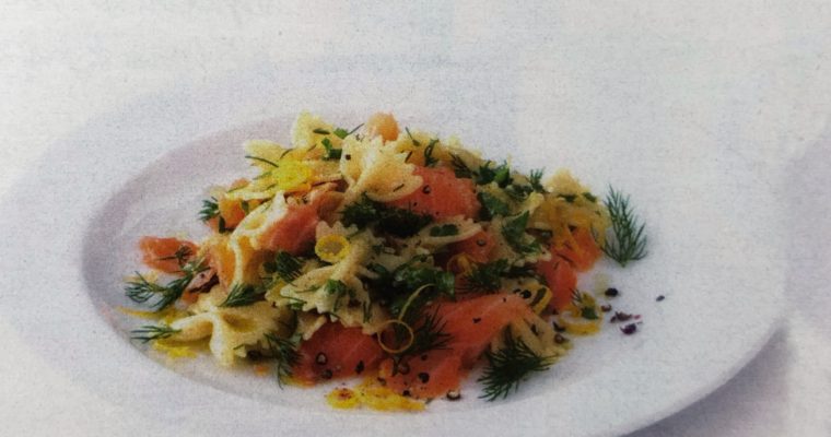 Farfalle s uzeným lososem