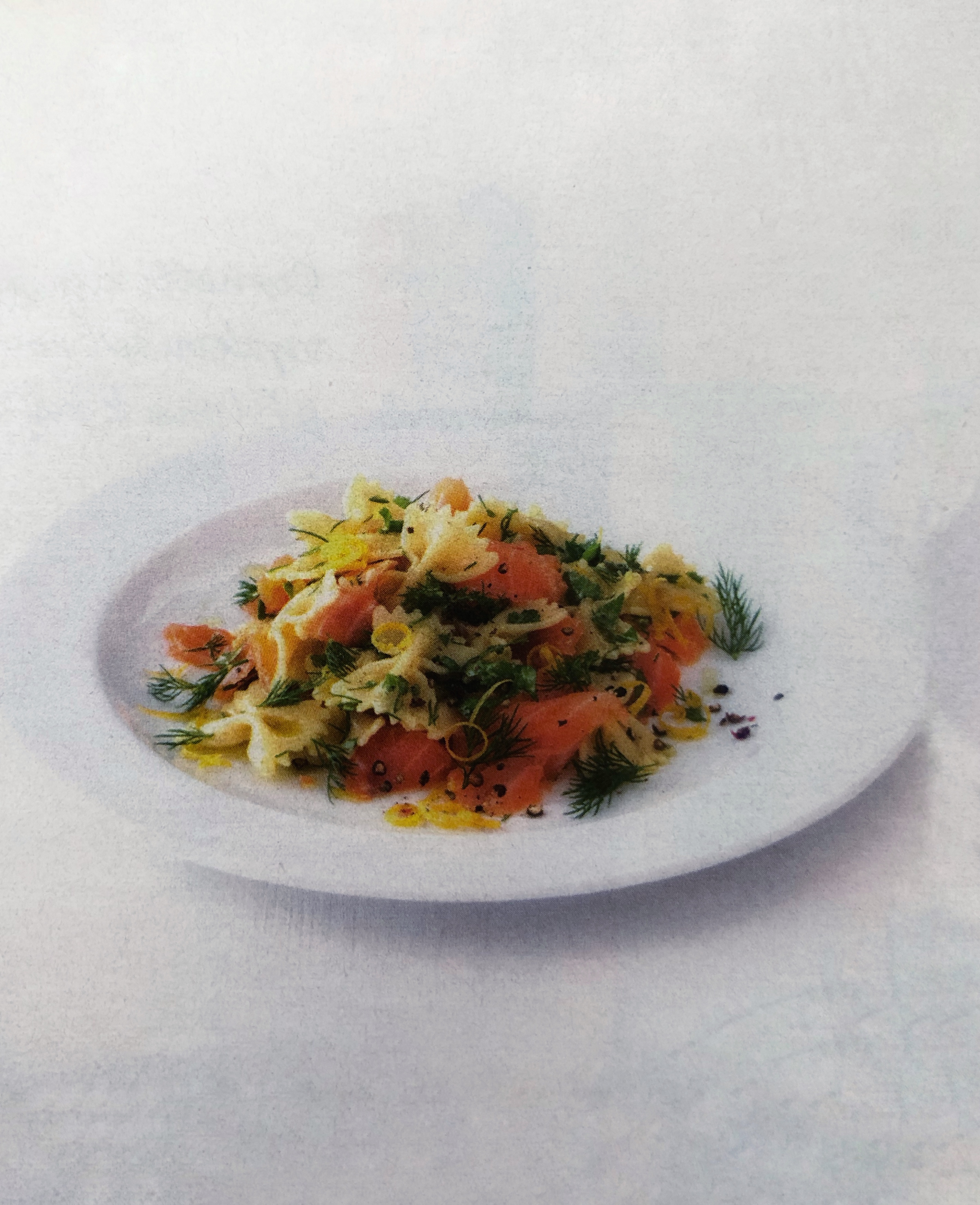 Farfalle s uzeným lososem