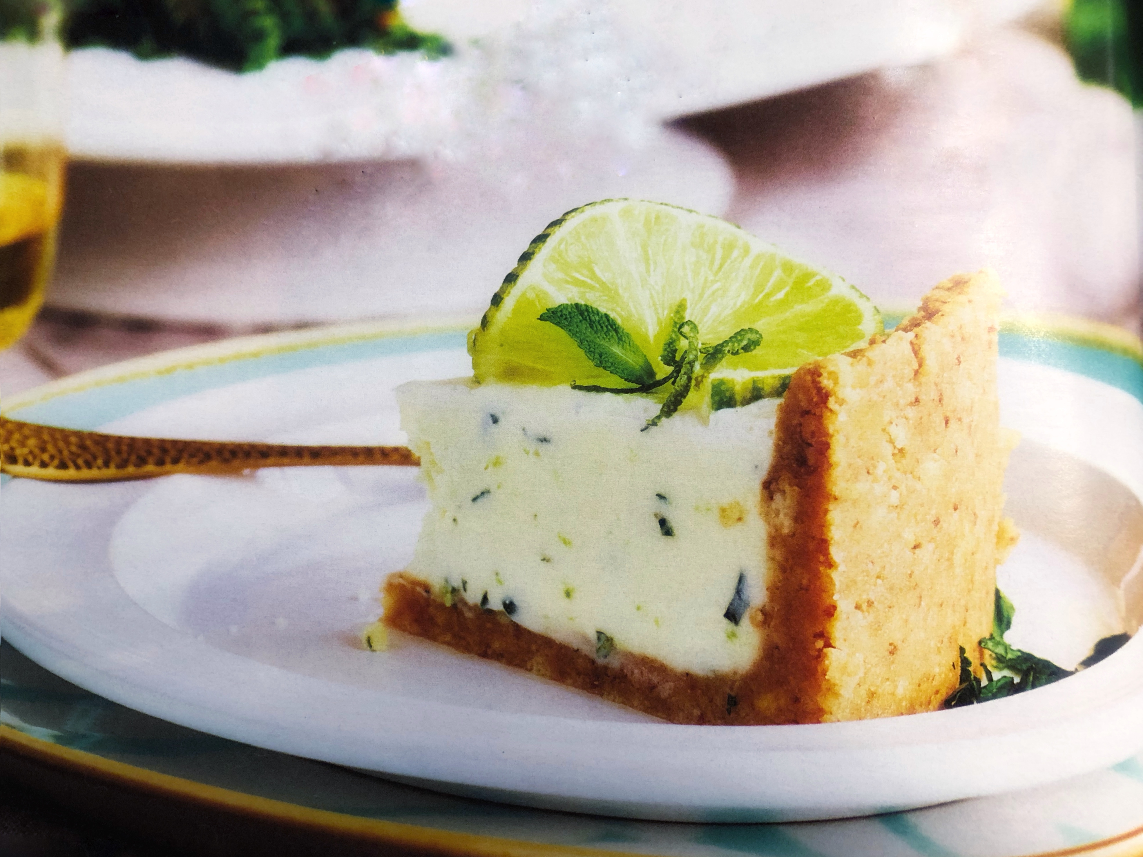 Nepečený cheesecake s limetkou a mátou