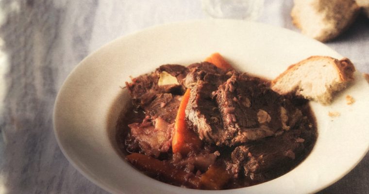 Pečený hovězí krk s česnekem