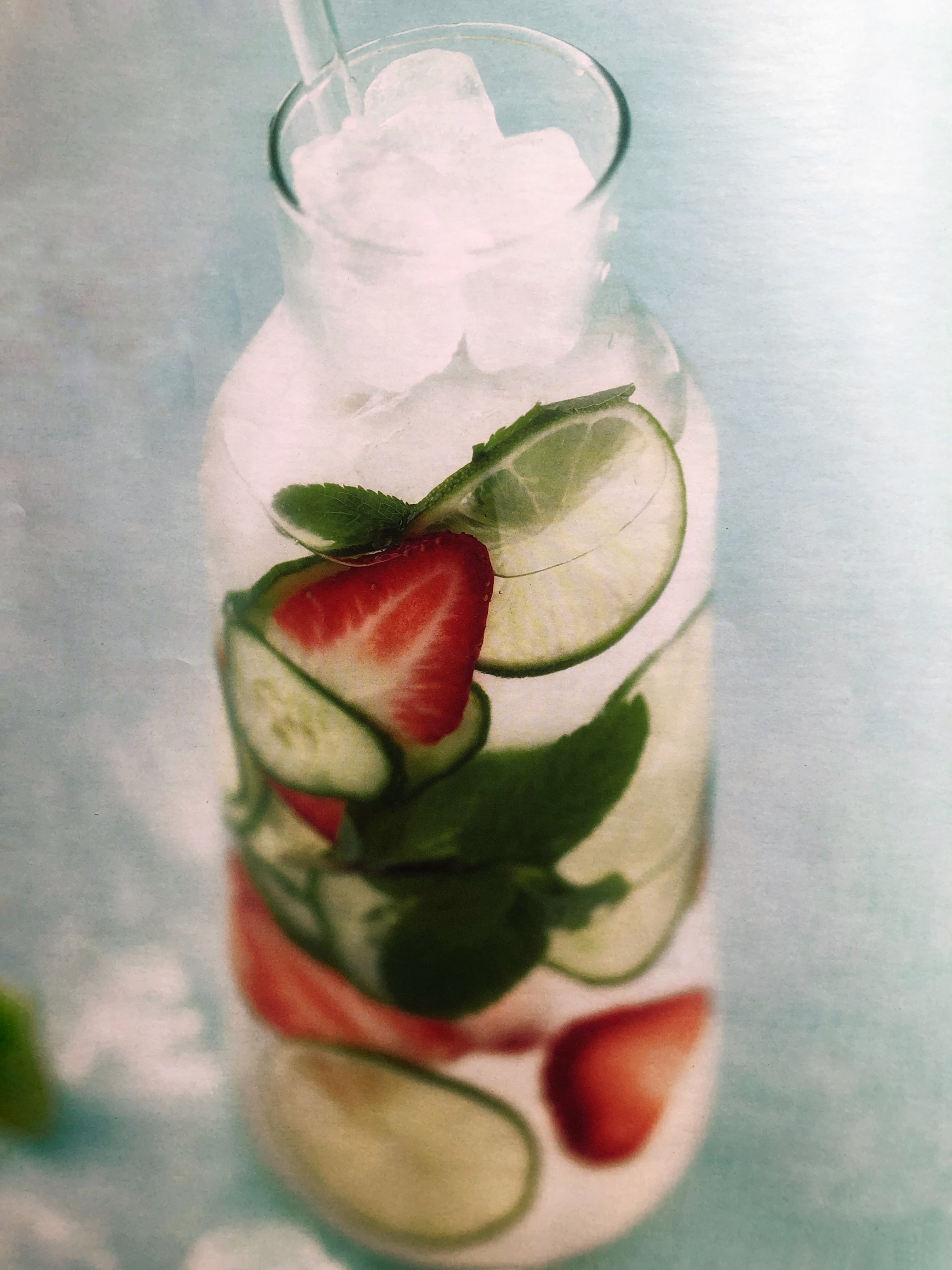 Limetkovo-okurkovo-jahodová limonáda