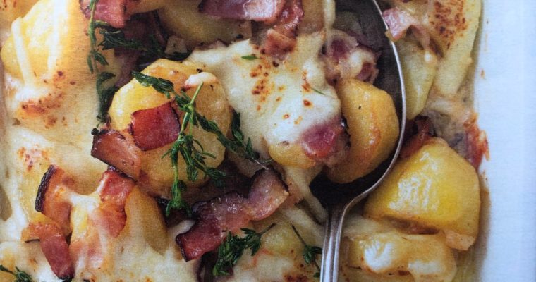 Brambory zapečené se sýrem a tymiánem