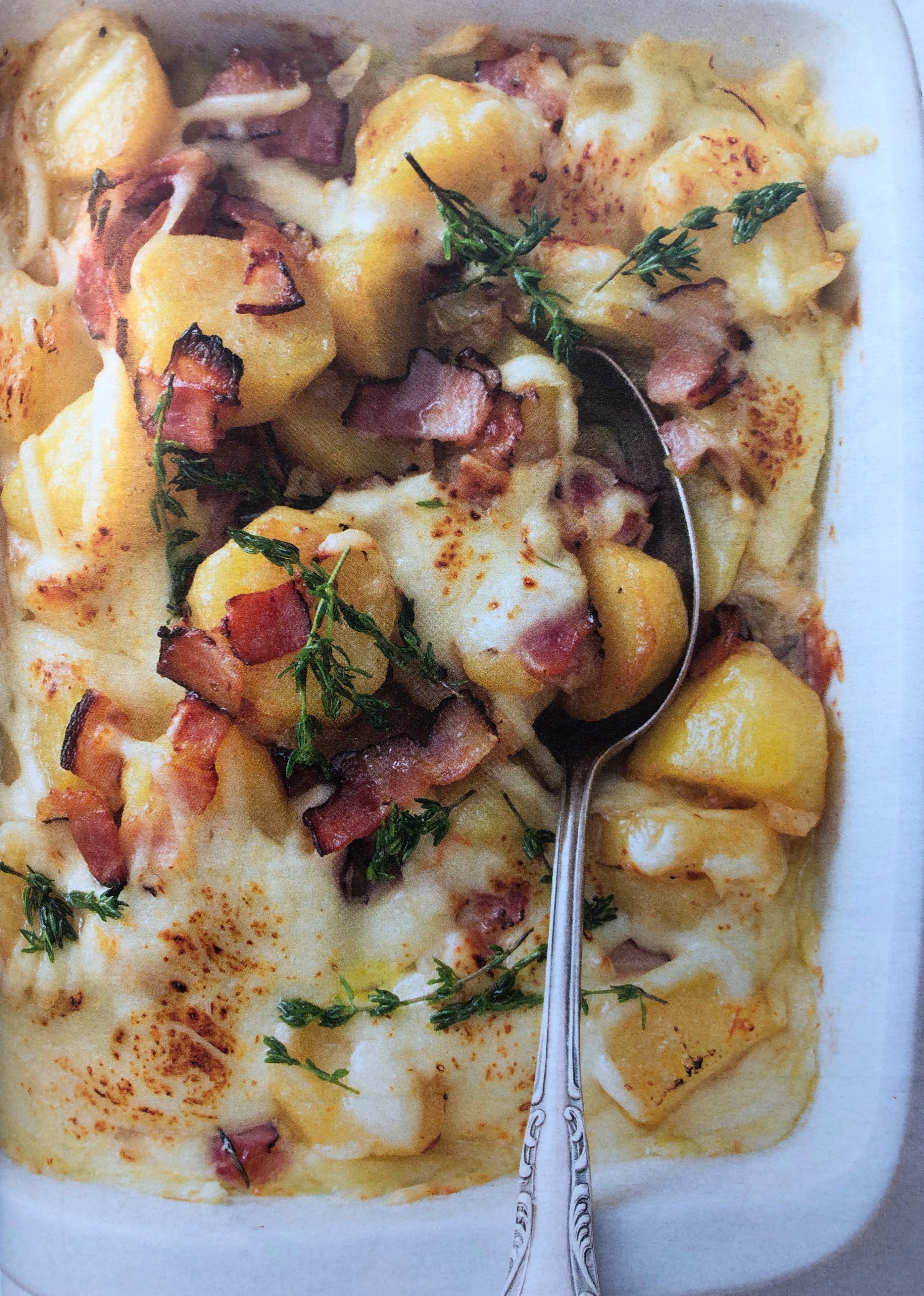 Brambory zapečené se sýrem a tymiánem