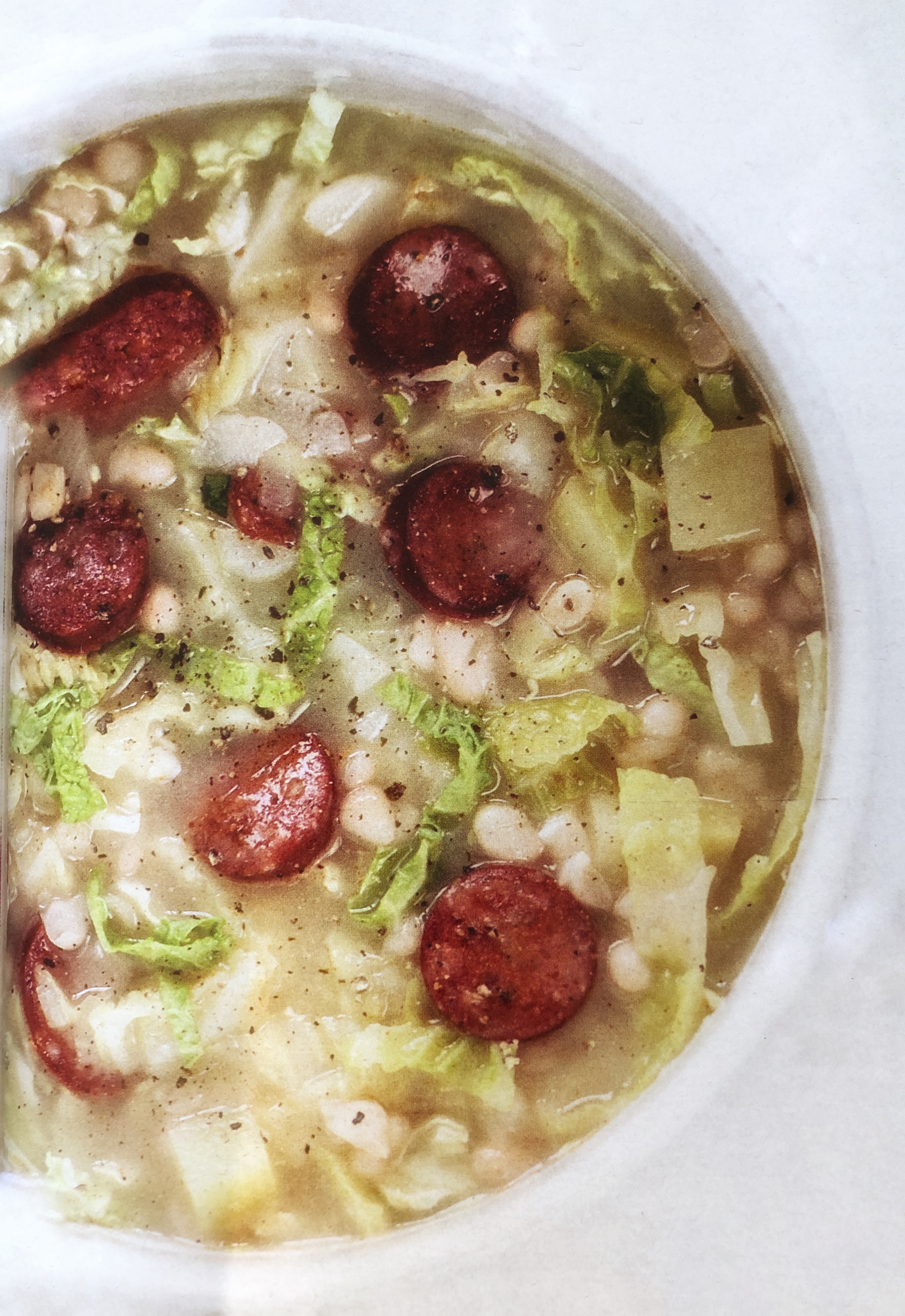 Fazolová polévka s kapustou a klobásou