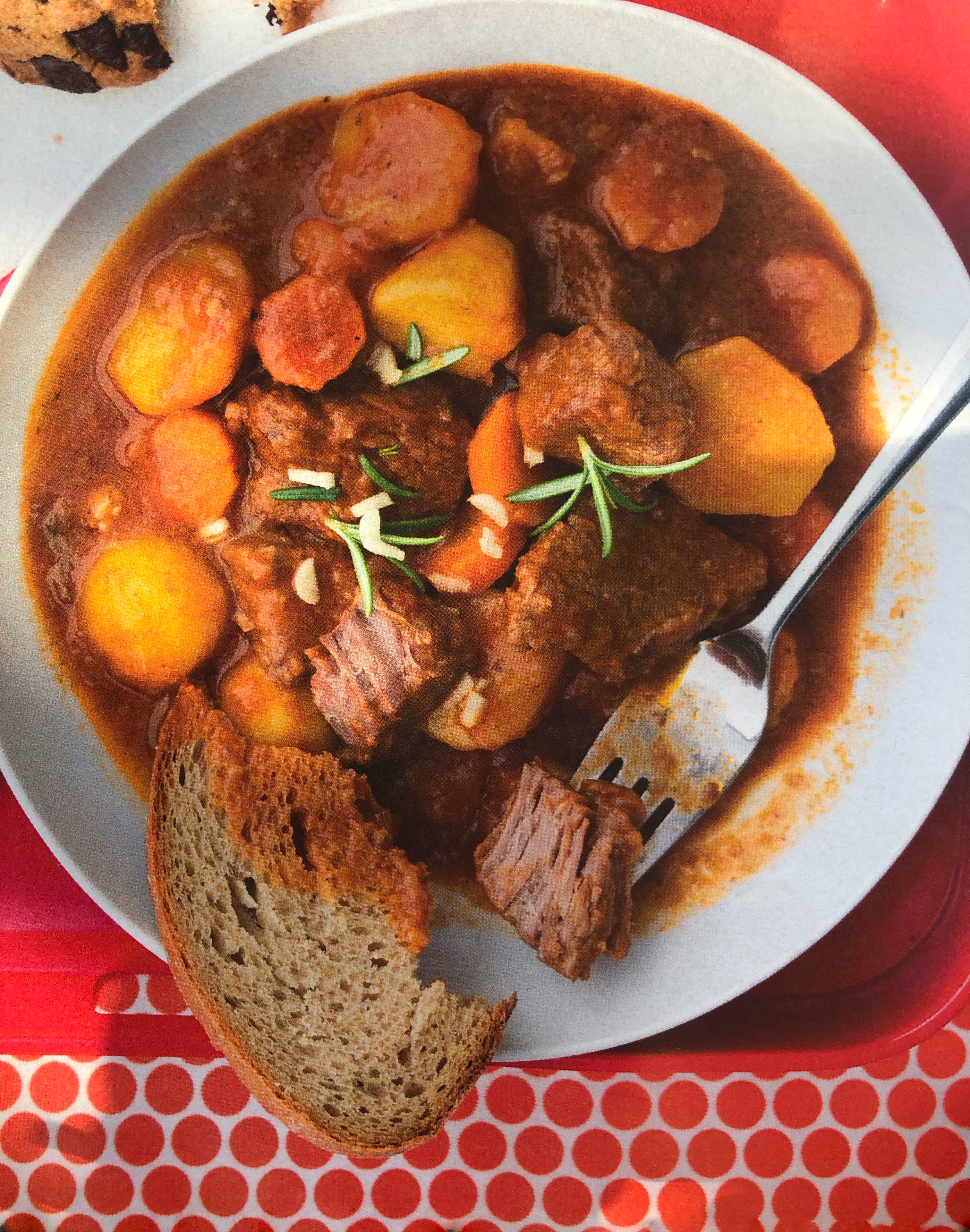 Hovězí s mrkví a bramborami