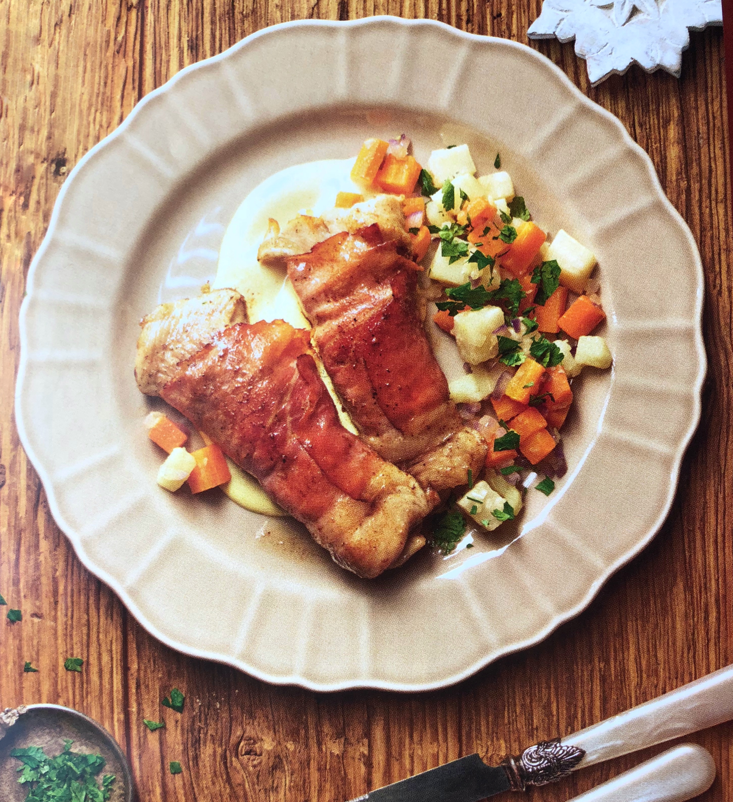 Kapr se zeleninovým salátem