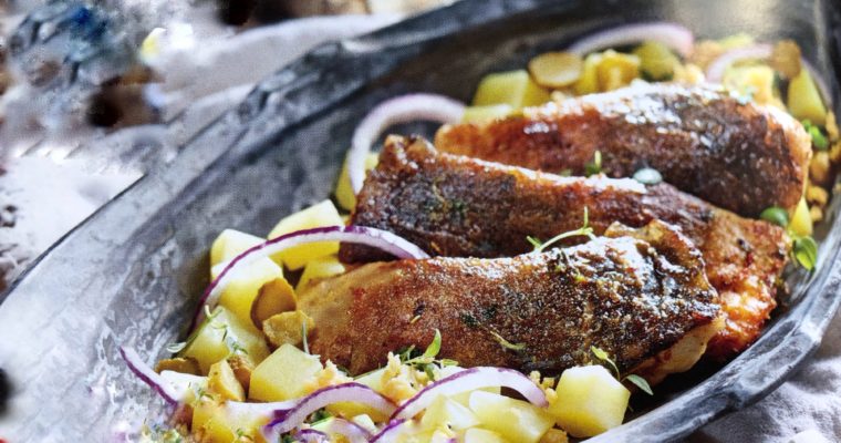 Kapr na víně s lehkým bramborovým salátem