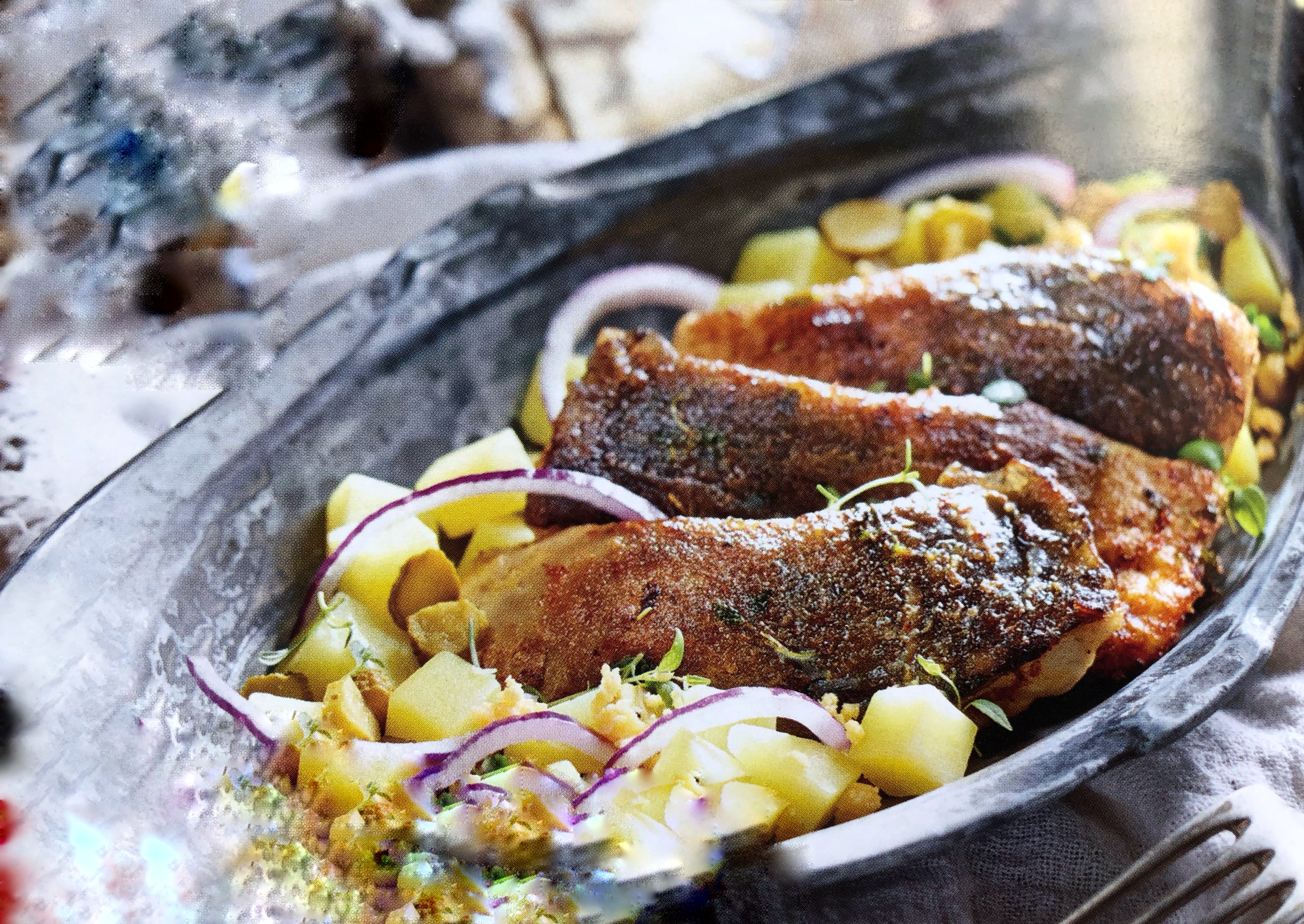 Kapr na víně s lehkým bramborovým salátem