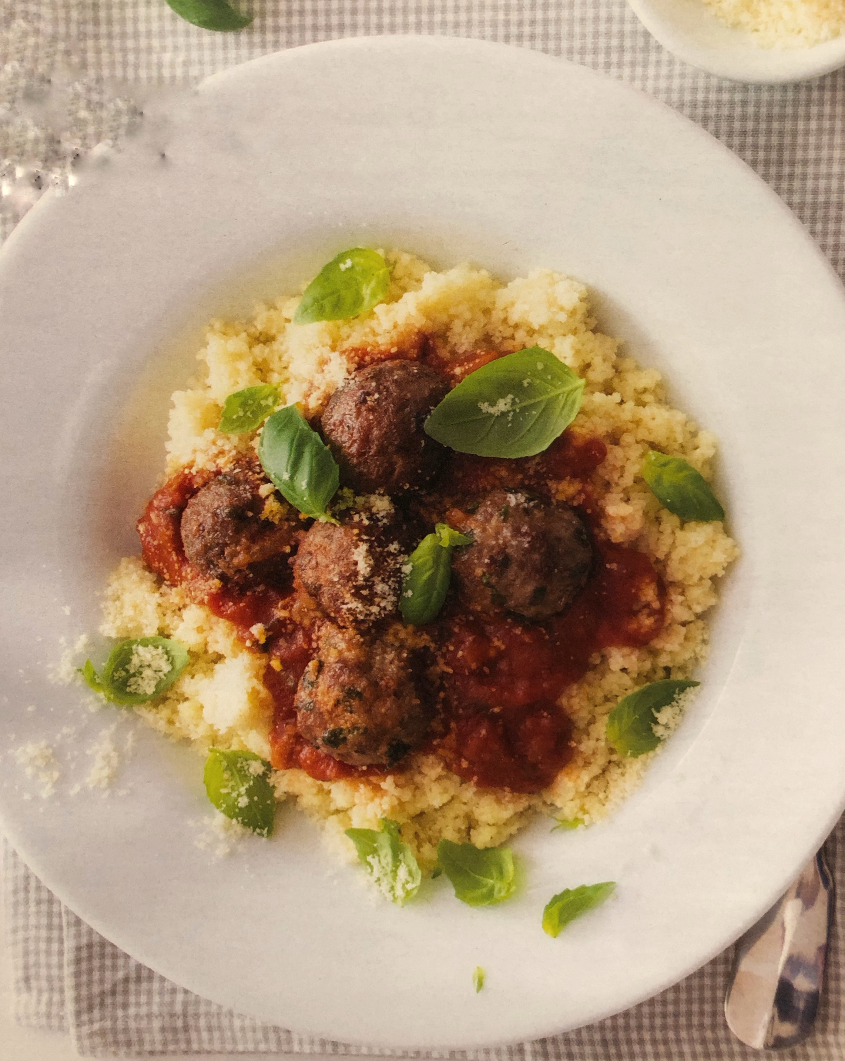 Masové kuličky v rajské omáčce s kuskusem