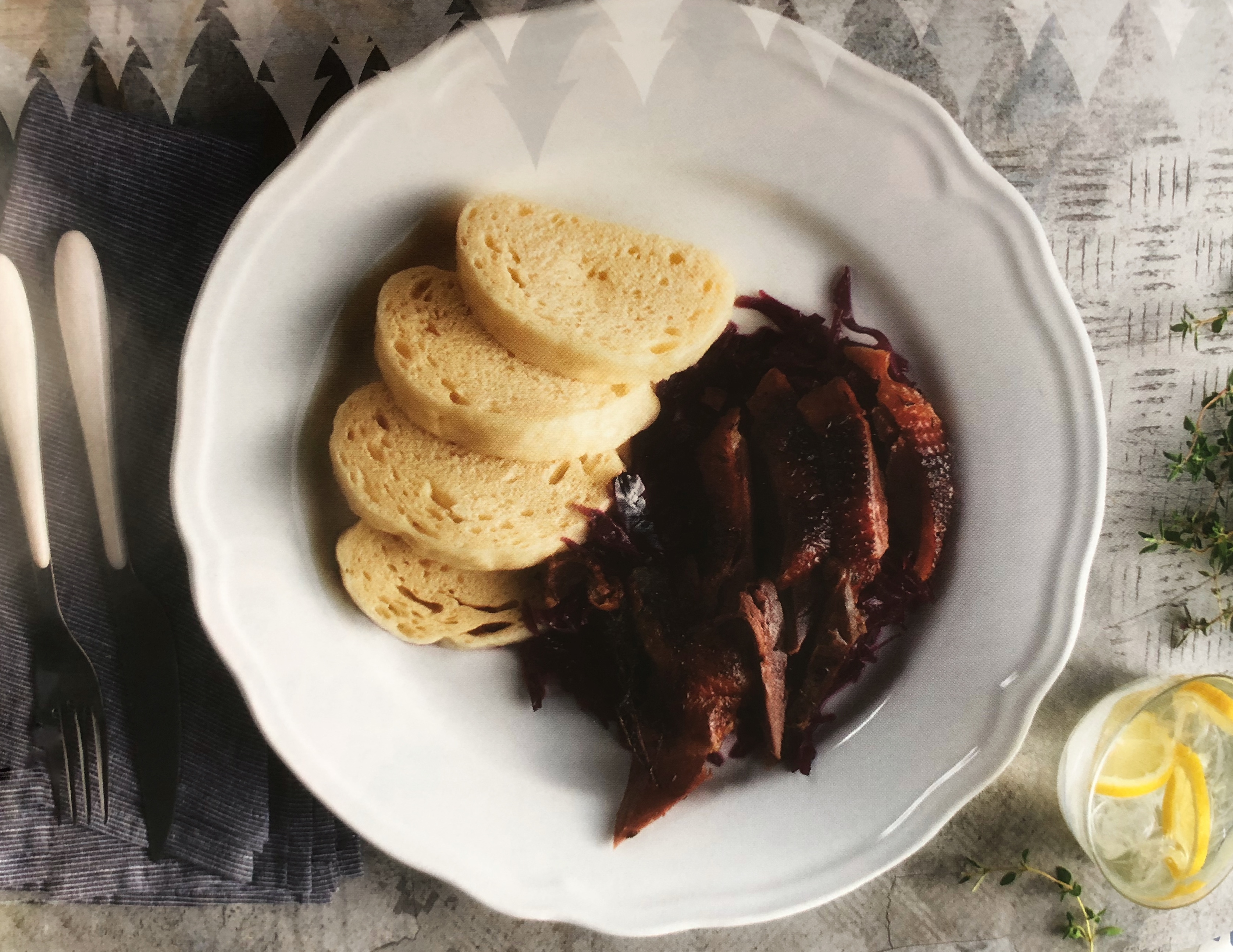 Pečená husa na červeném víně