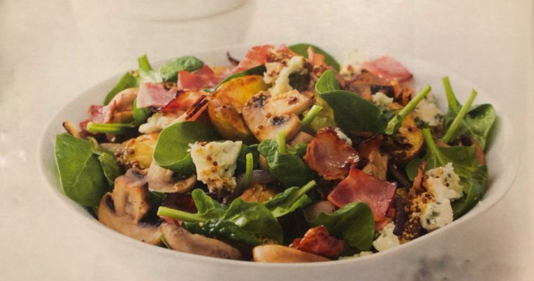 Salát z brambor s modrým sýrem