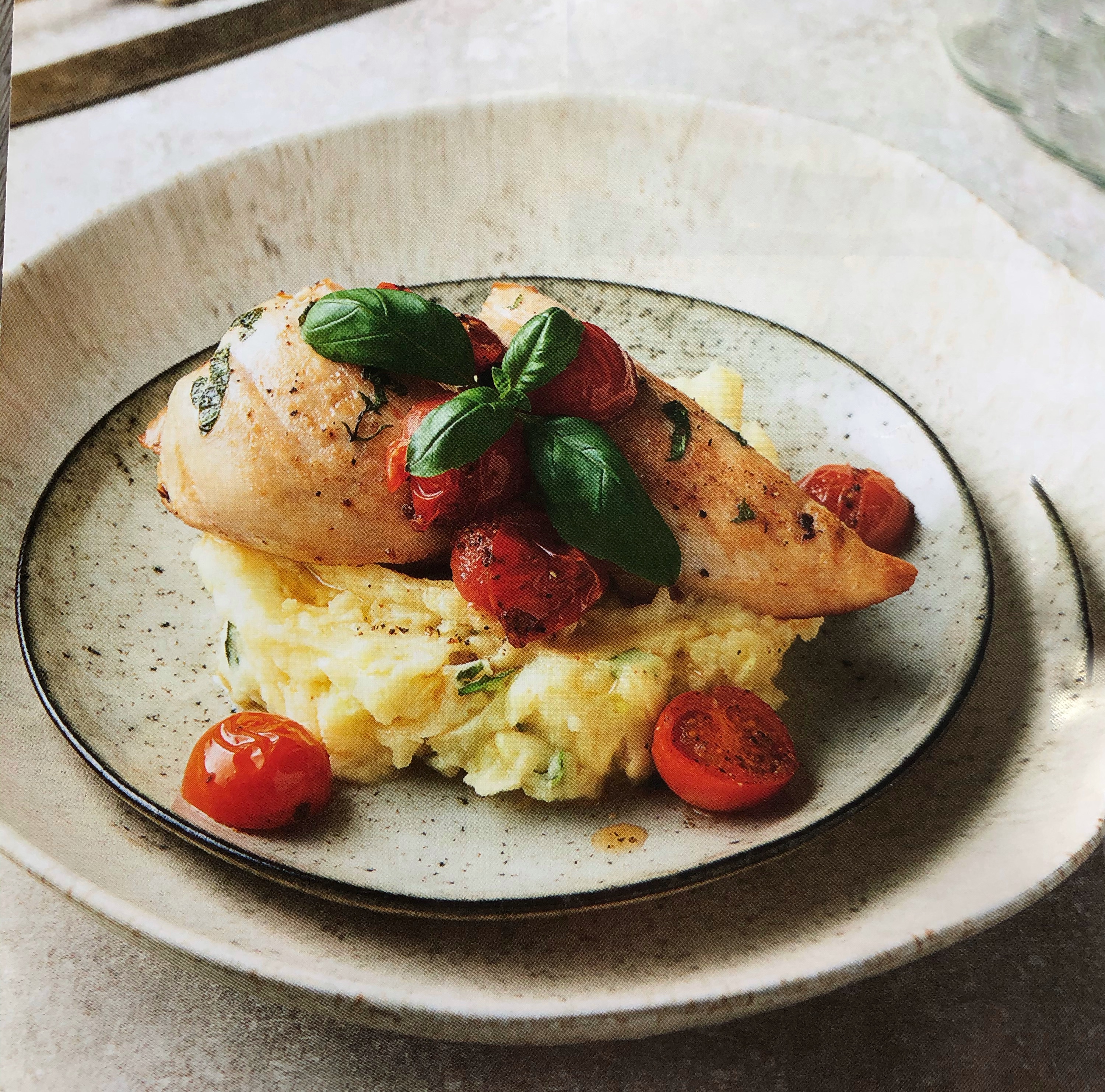 Kuřecí prsa plněná kozím sýrem a sušenými rajčaty