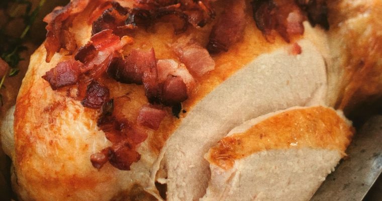 Kuře pečené na slanině a bramborách