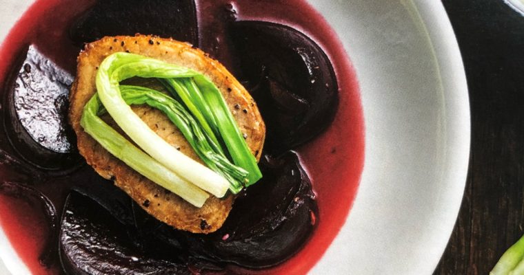 Vepřová pečeně se salátem z červené řepy