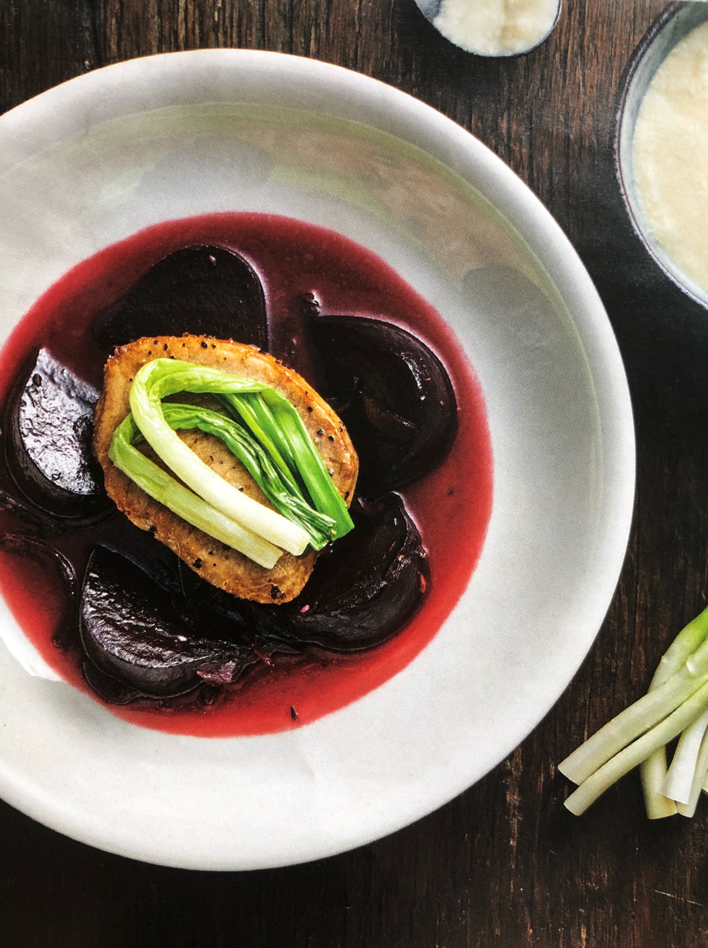 Vepřová pečeně se salátem z červené řepy