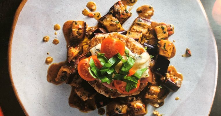 Zapečené vepřové karé s gorgonzolou a šunkou