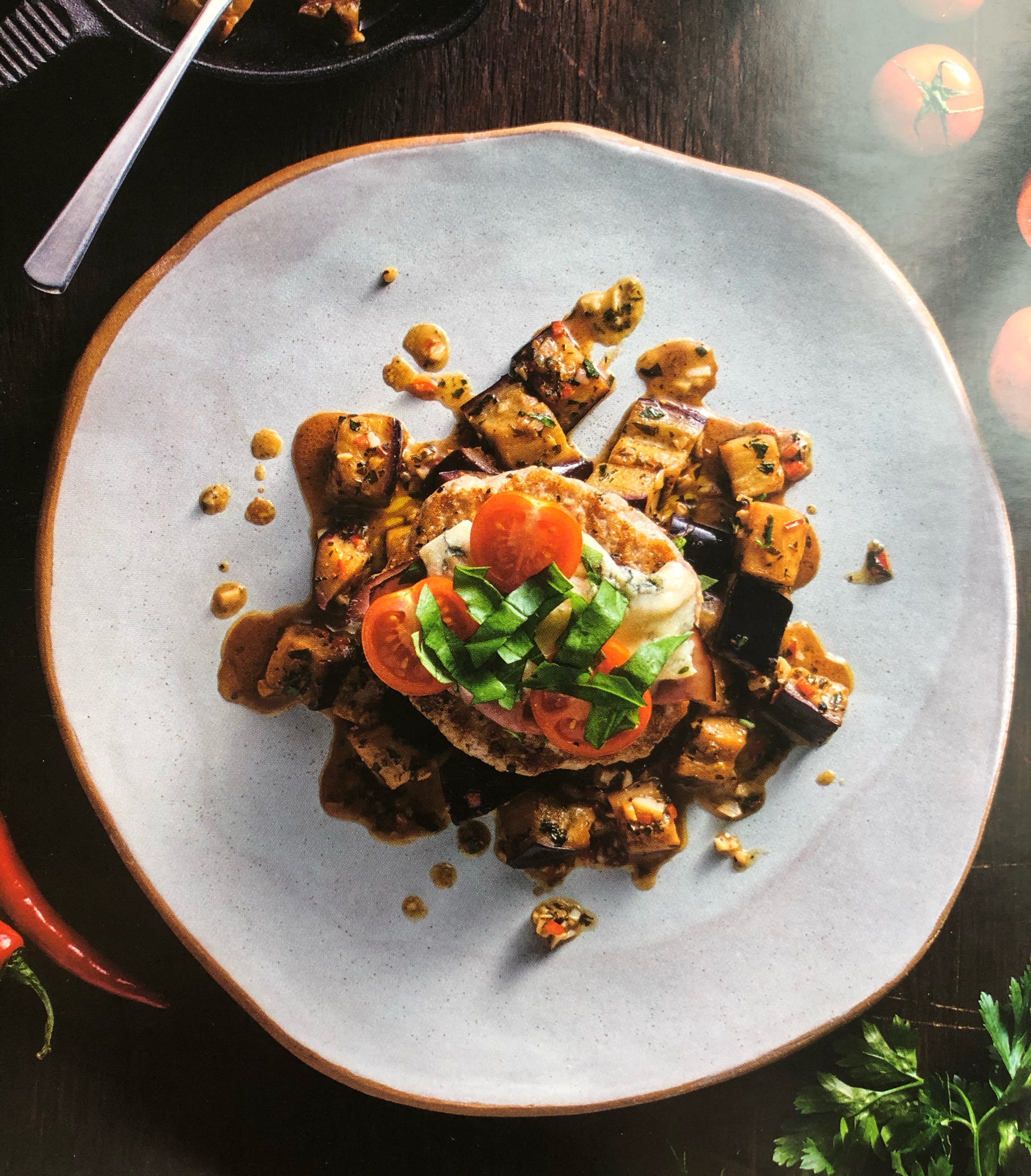 Zapečené vepřové karé s gorgonzolou a šunkou