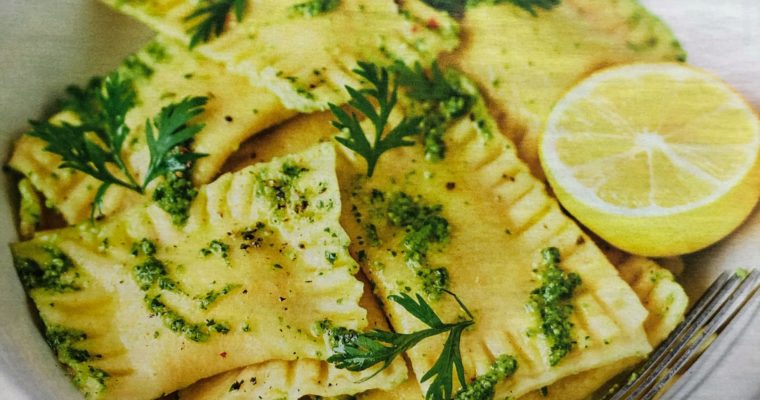 Domácí ravioly s bazalkovým pestem