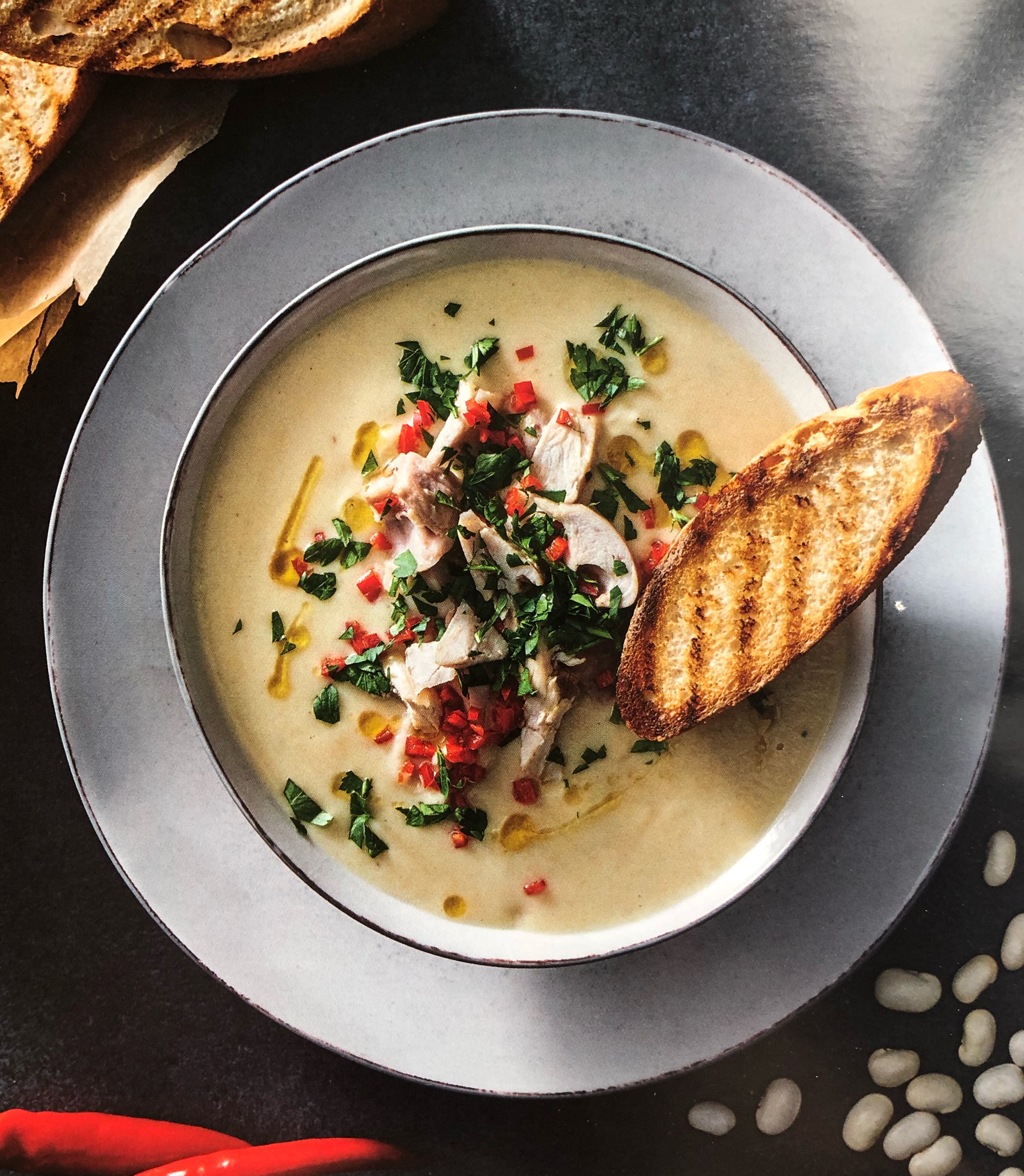 Králičí polévka s bílými fazolemi