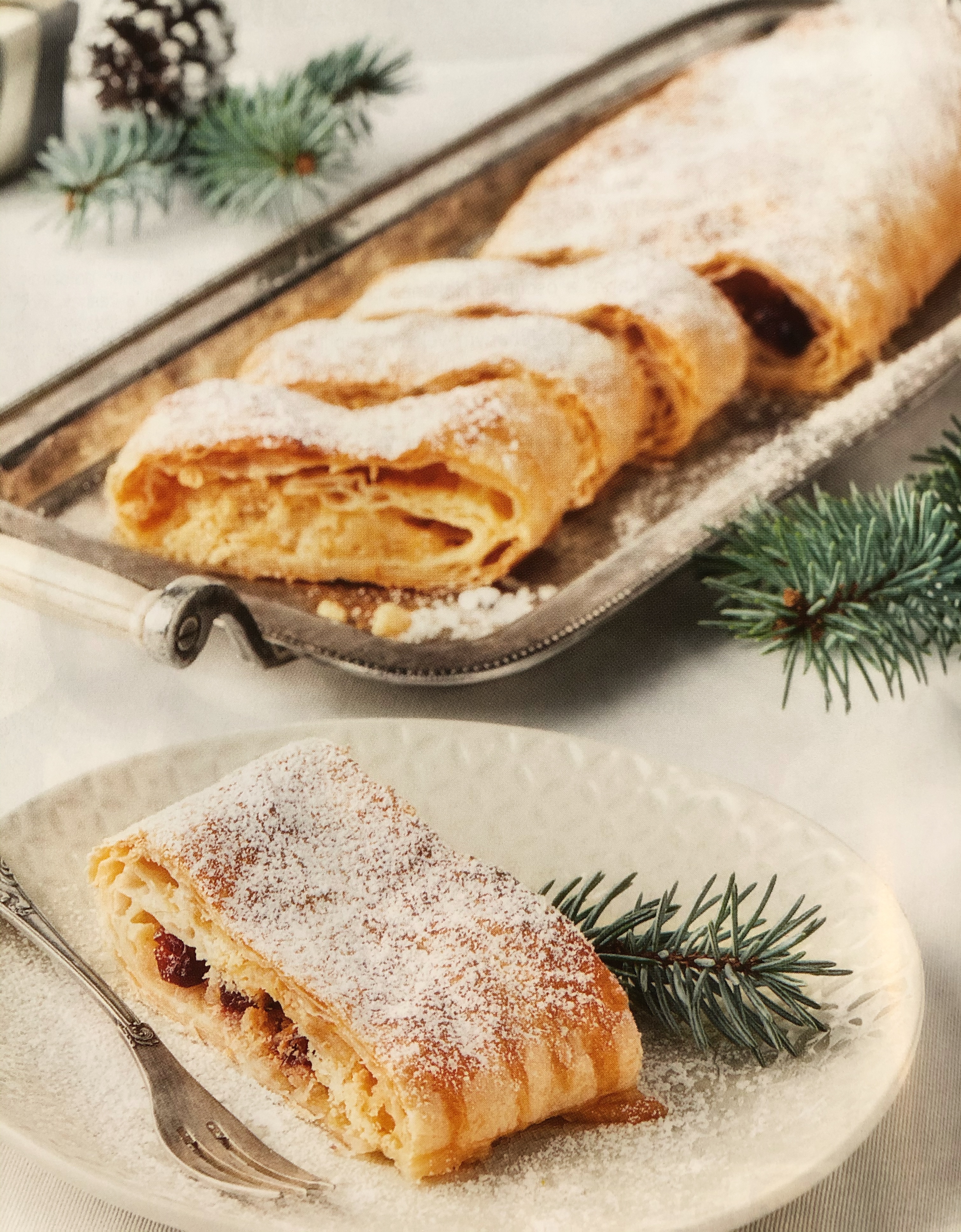 Jablečný štrúdl s tvarohem a brusinkami