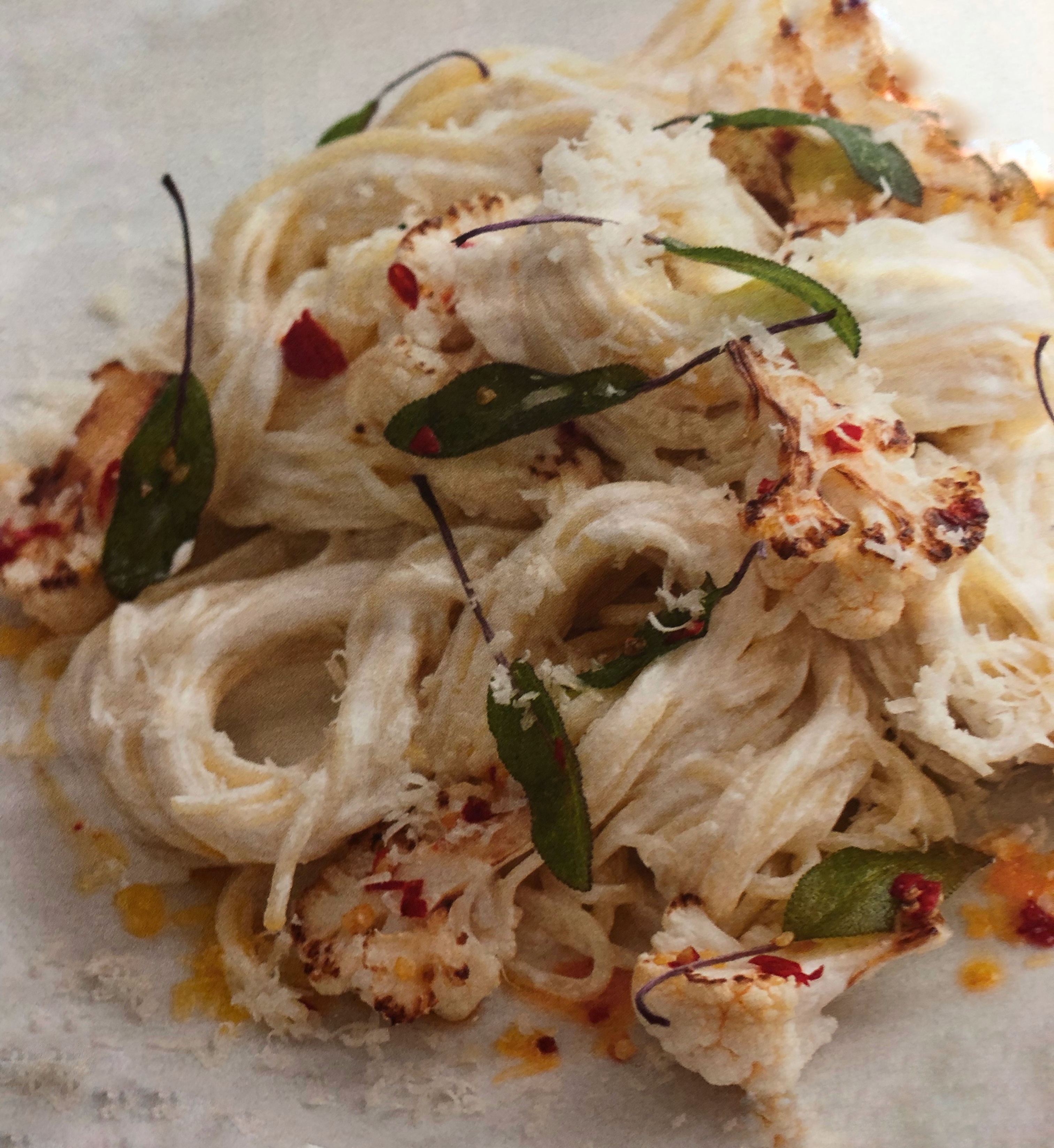 Krémové špagety s pečeným květákem