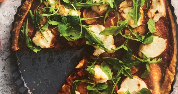 Koláč s kozím sýrem a rajčaty