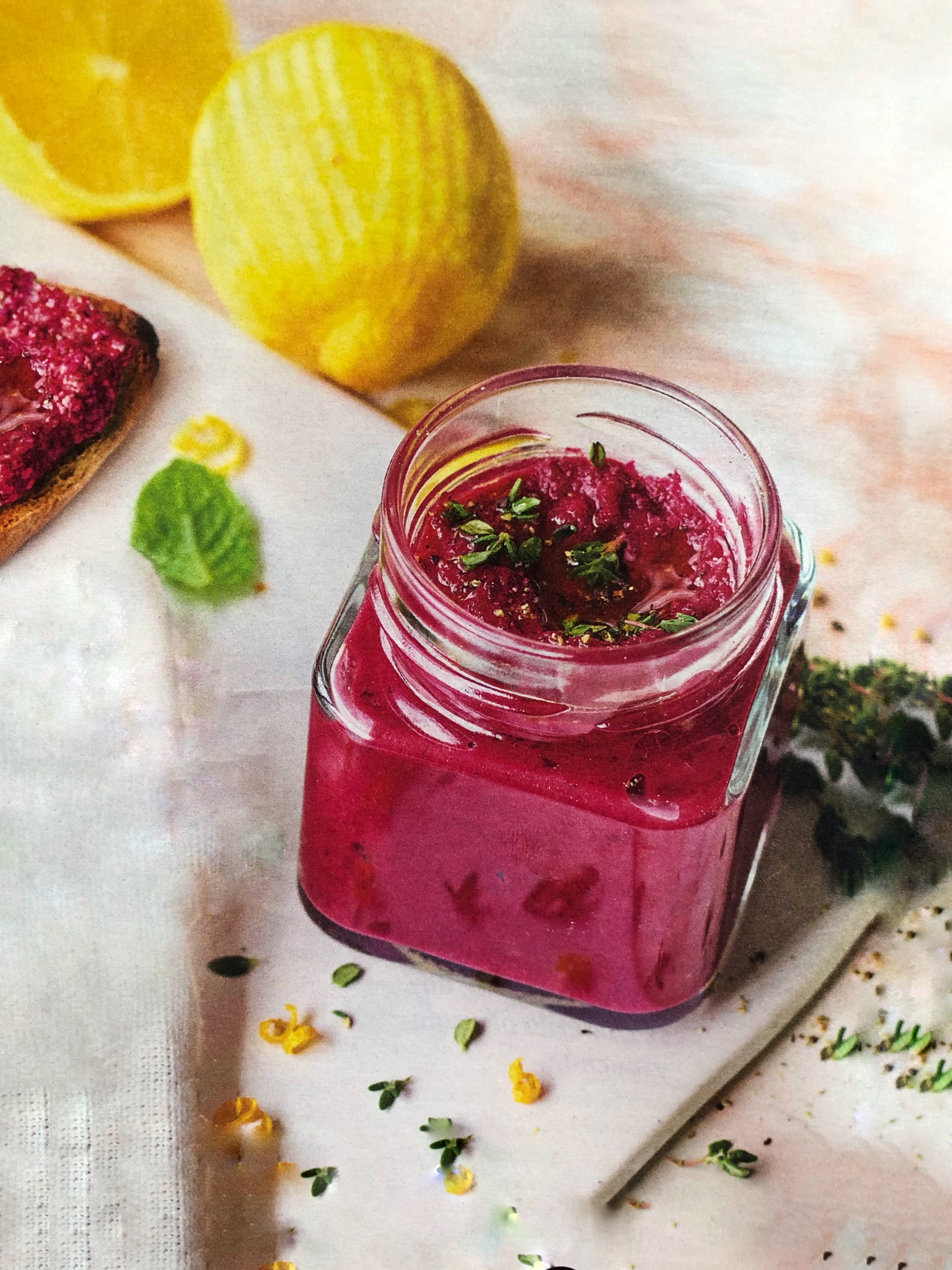 Pesto z pečené červené řepy s balsamikem