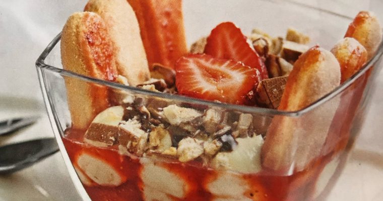 Jahodovo-piškotový pohár