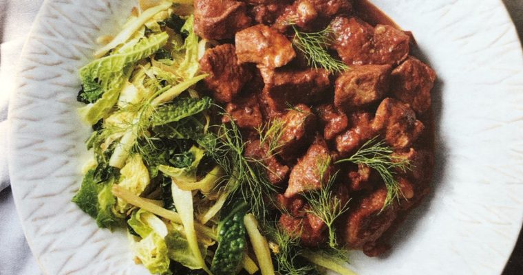 Dušené vepřové kostky na červeném víně