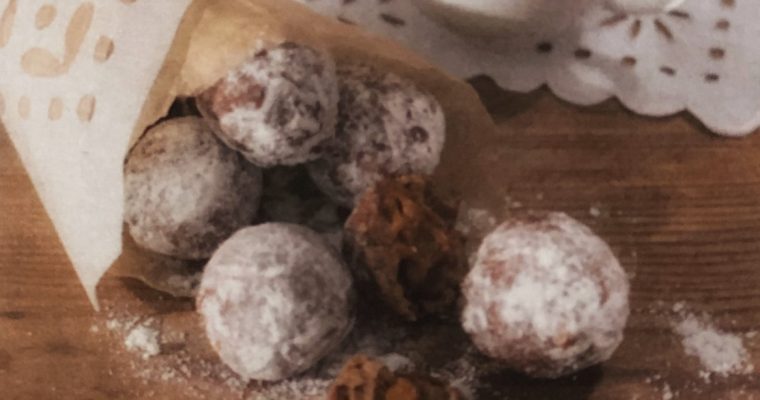 Tvarohové koblížky s karamelem