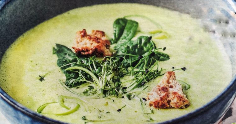 Bramborovo-pórkový krém se špenátem a krutony