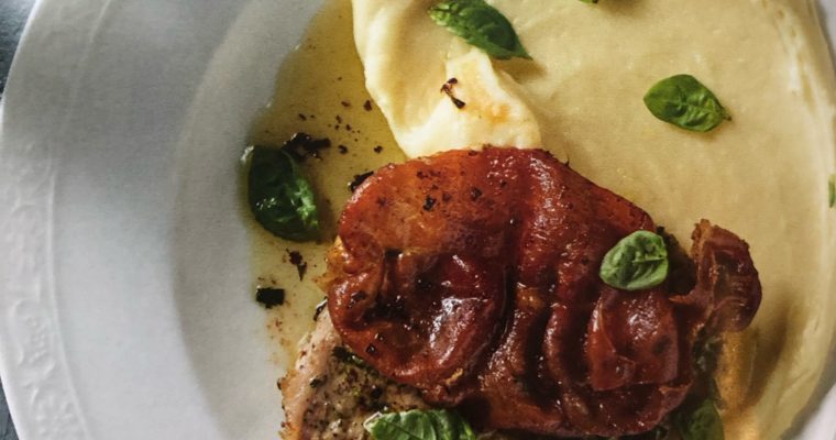 Restovaná vepřová pečeně s bylinkami a sušenou šunkou