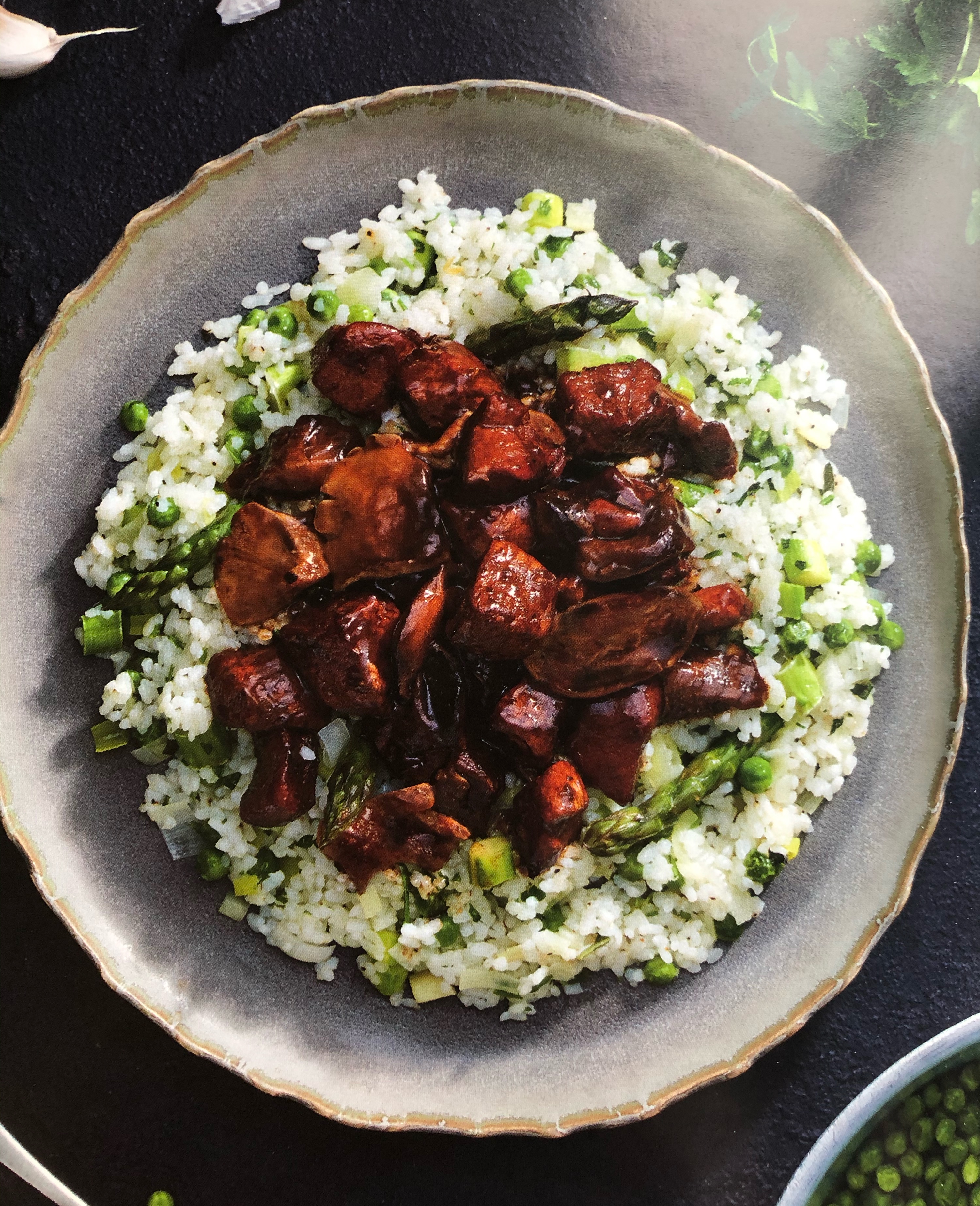 Dušené vepřové kostky s balsamicem a houbami