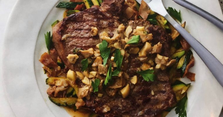 Grilovaný Rib eye steak s houbovou omáčkou