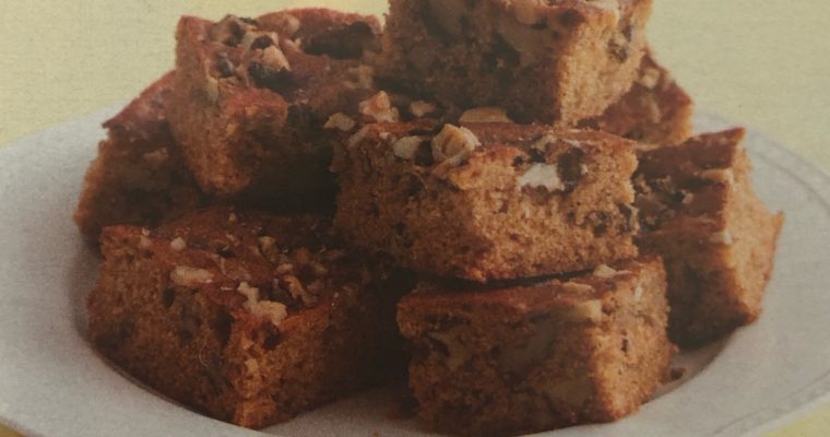 Medovník s vlašskými ořechy