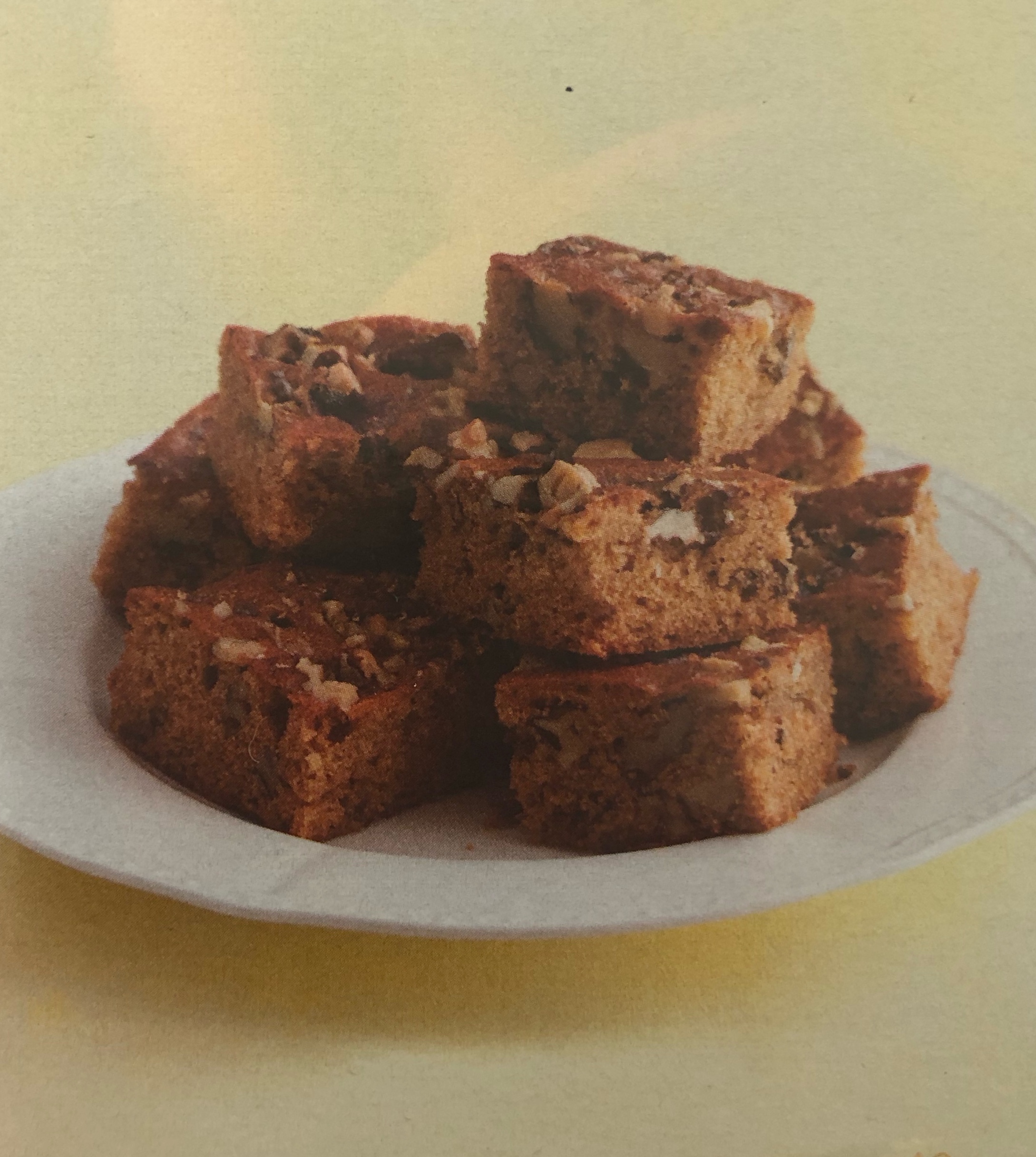 Medovník s vlašskými ořechy