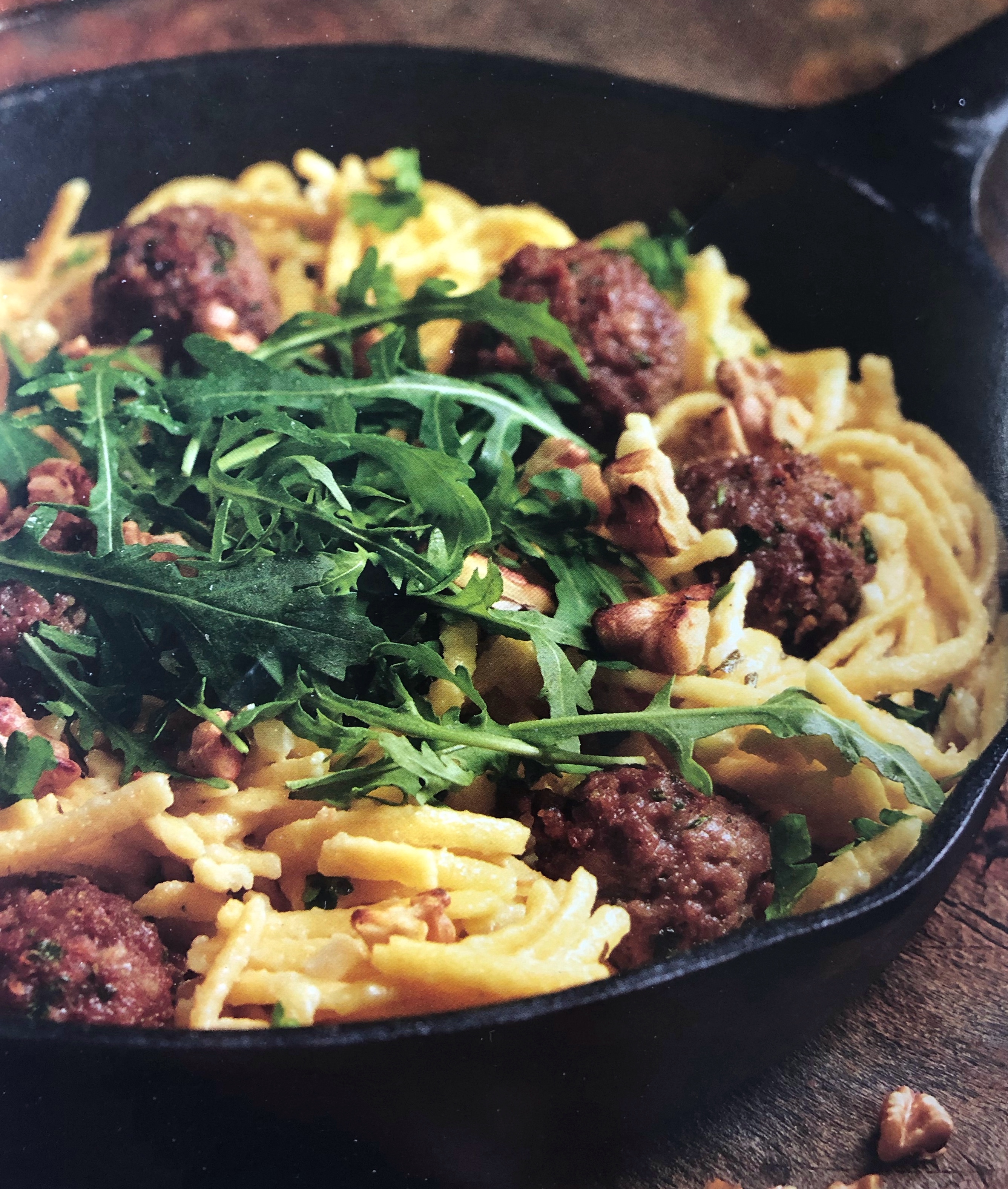 Špecle s mletým masem a omáčkou