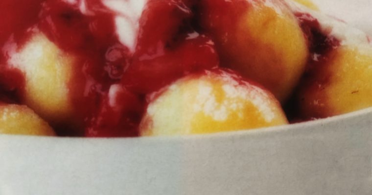 Obrácené jahodové knedlíky