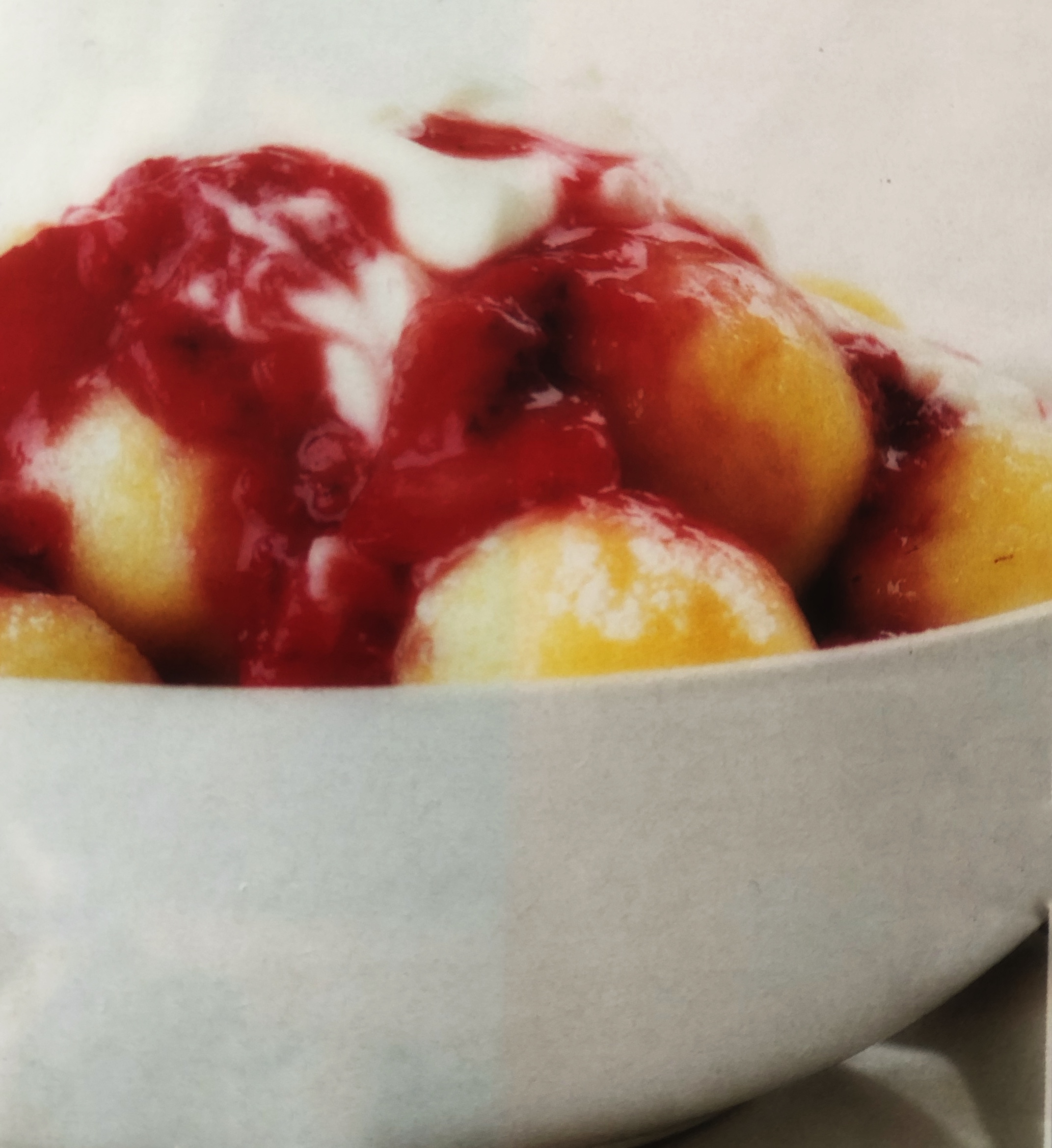 Obrácené jahodové knedlíky