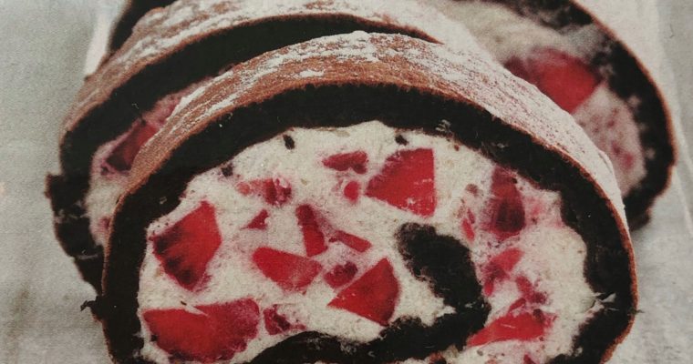 Roláda s jahodovou šlehačkou