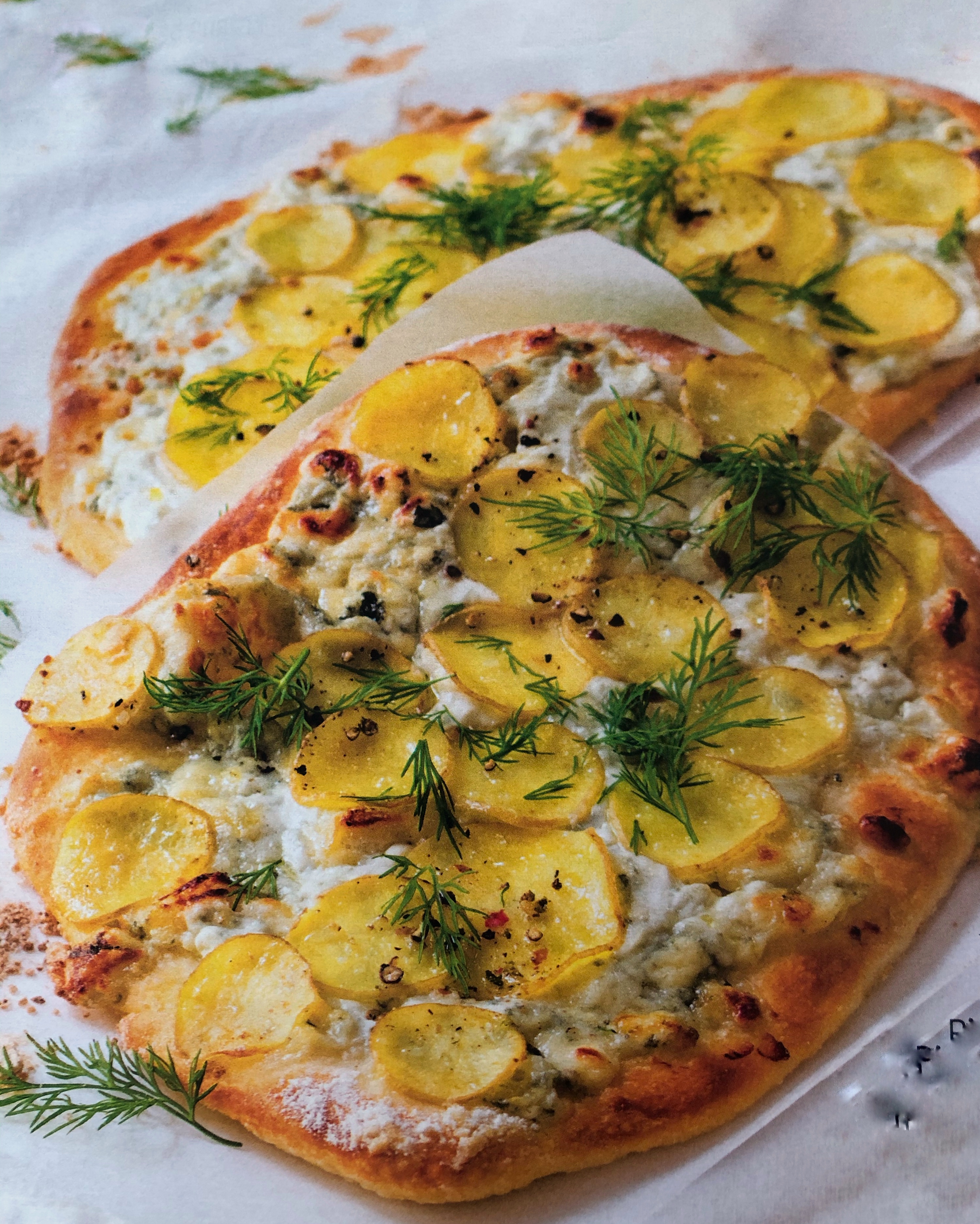 Bramborová pizza s koprem