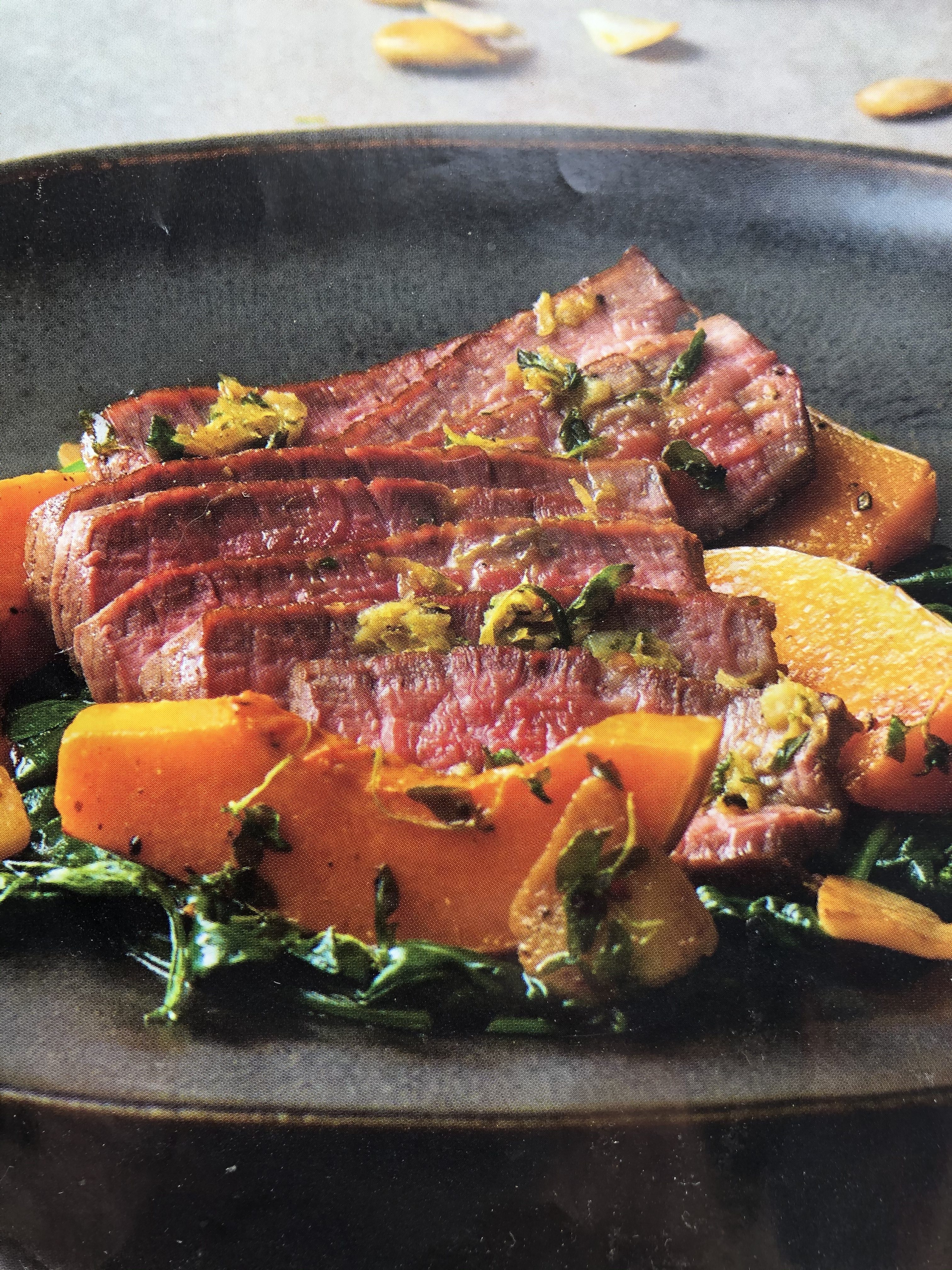 Rump steak s pečenou dýní a špenátem