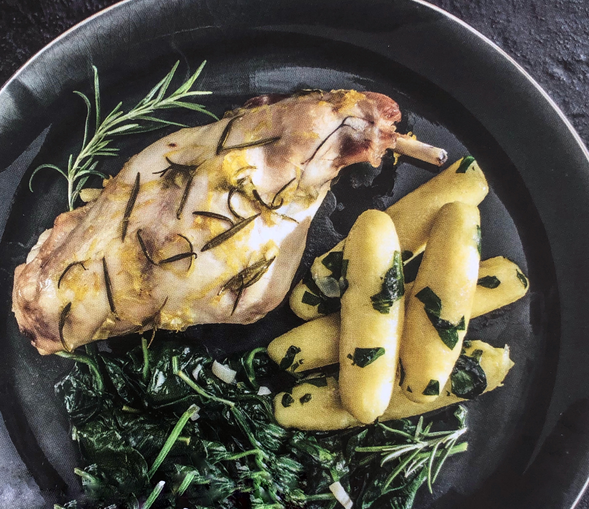 Konfitovaný králík s bramborovými noky