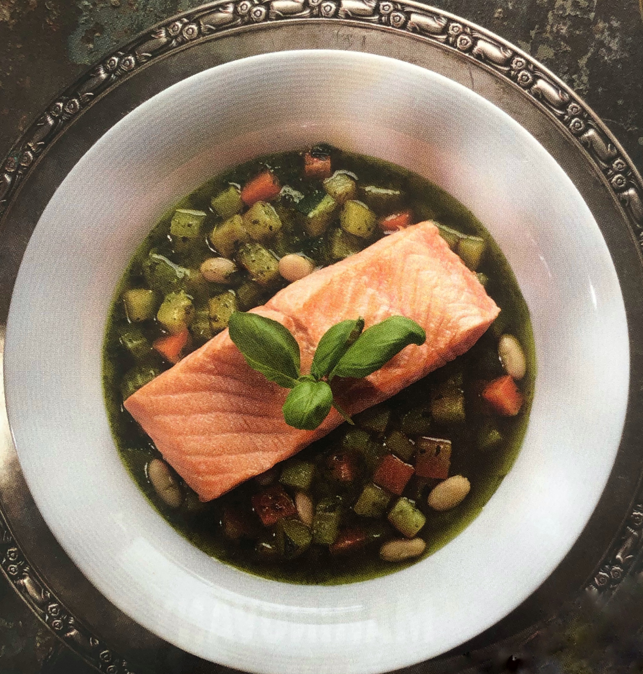 Losos s bazalkovým ragú