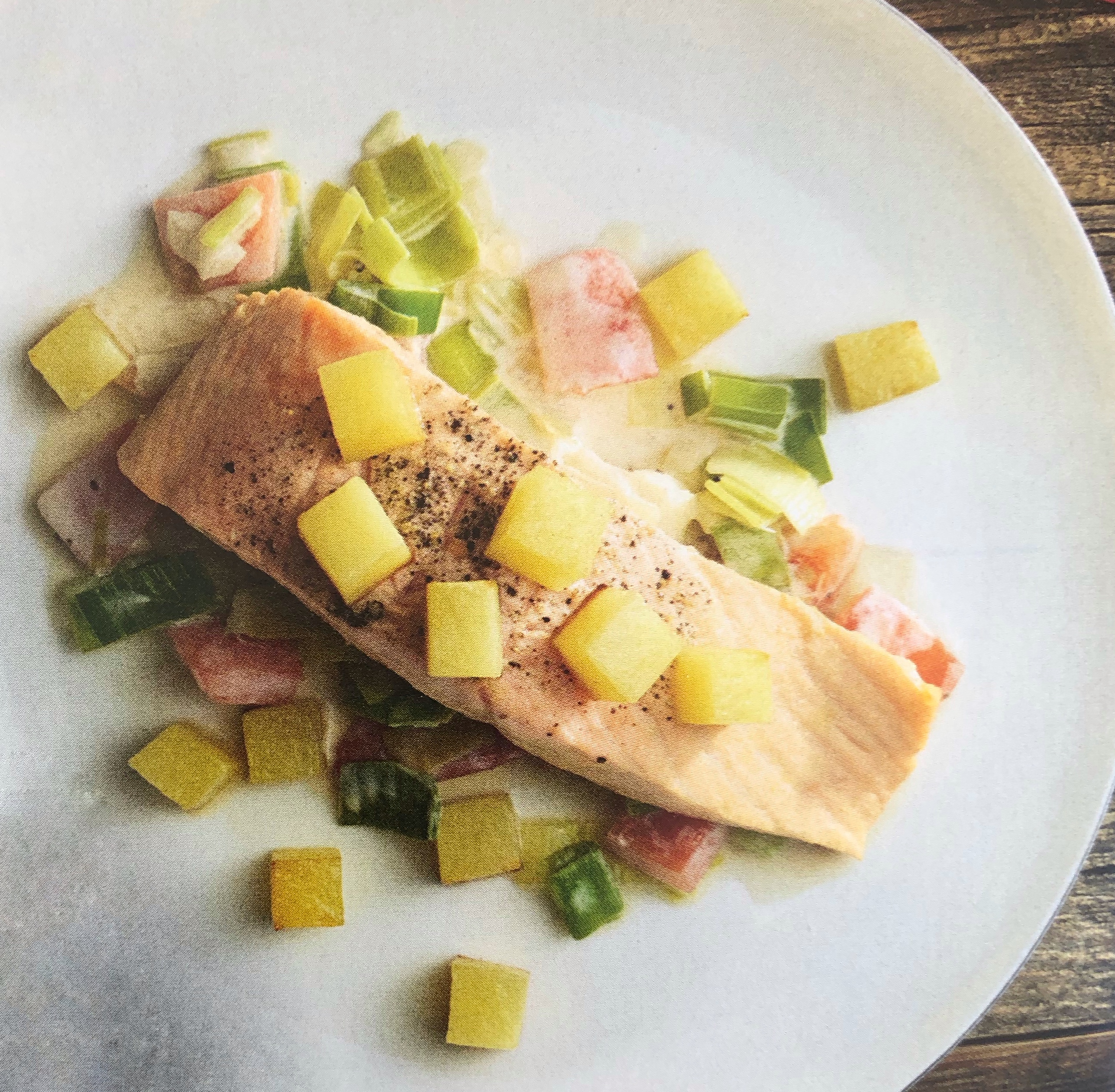 Pošírovaný losos s krémovým pórkem