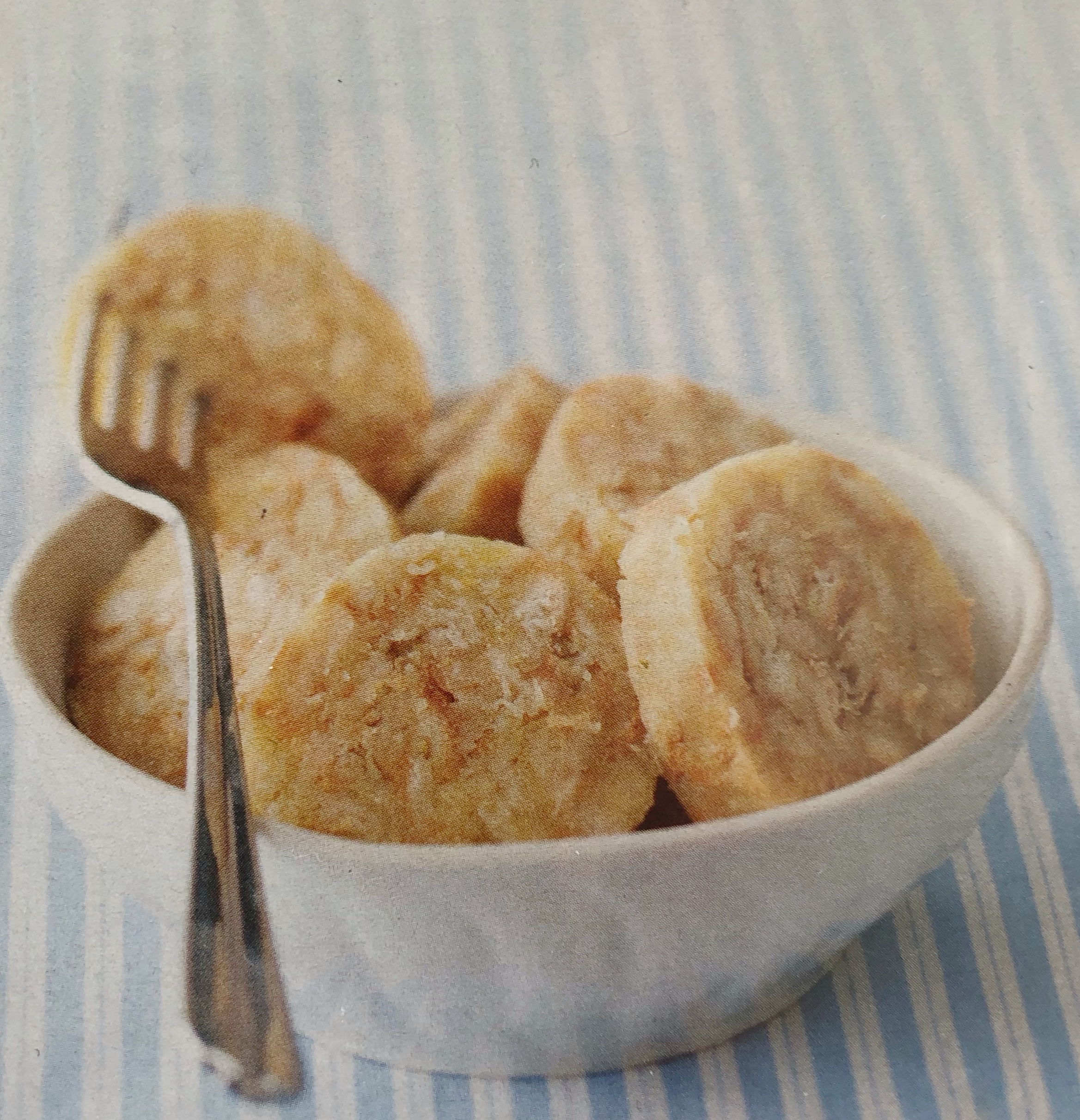 Knedlík ze syrových brambor a rohlíků