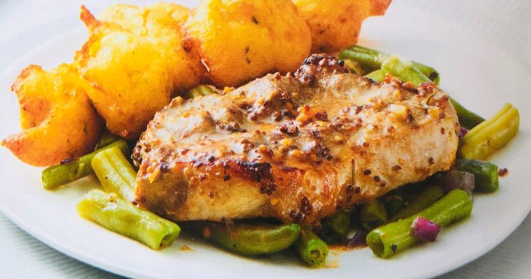 Grilovaná krkovička s fazolkami a kroketkami