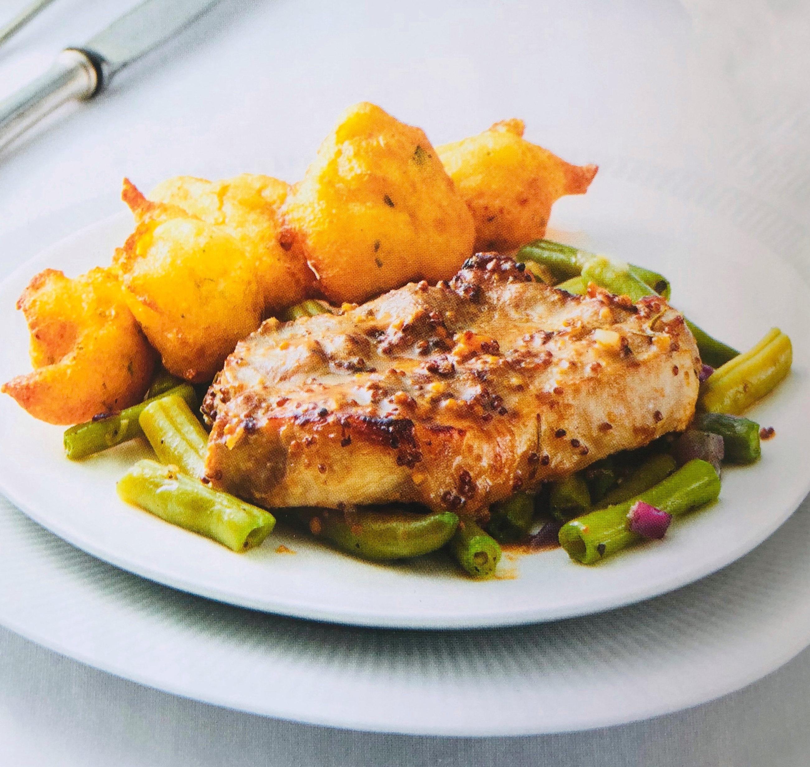 Grilovaná krkovička s fazolkami a kroketkami