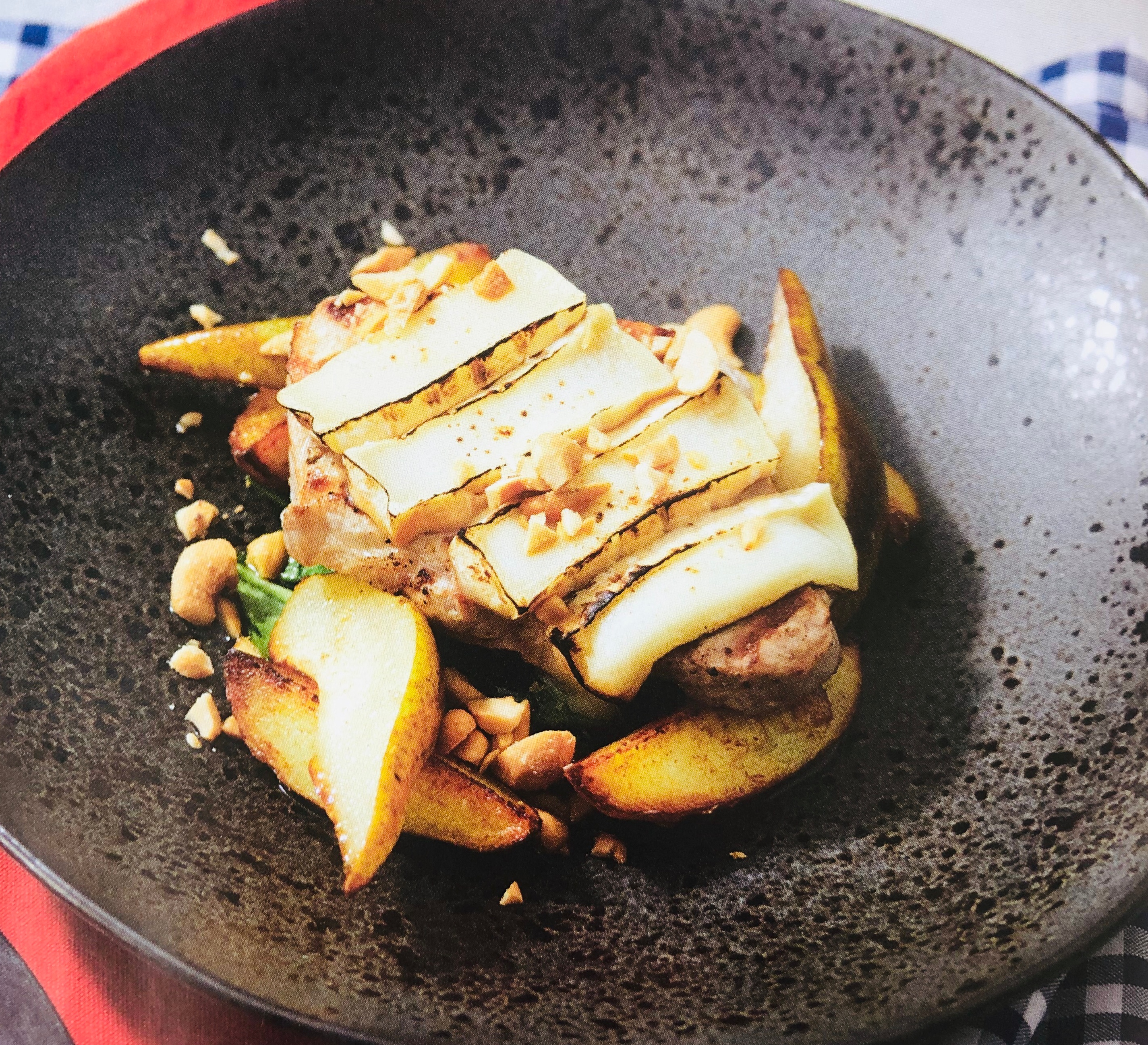 Vepřová pečeně s kozím sýrem a hruškou