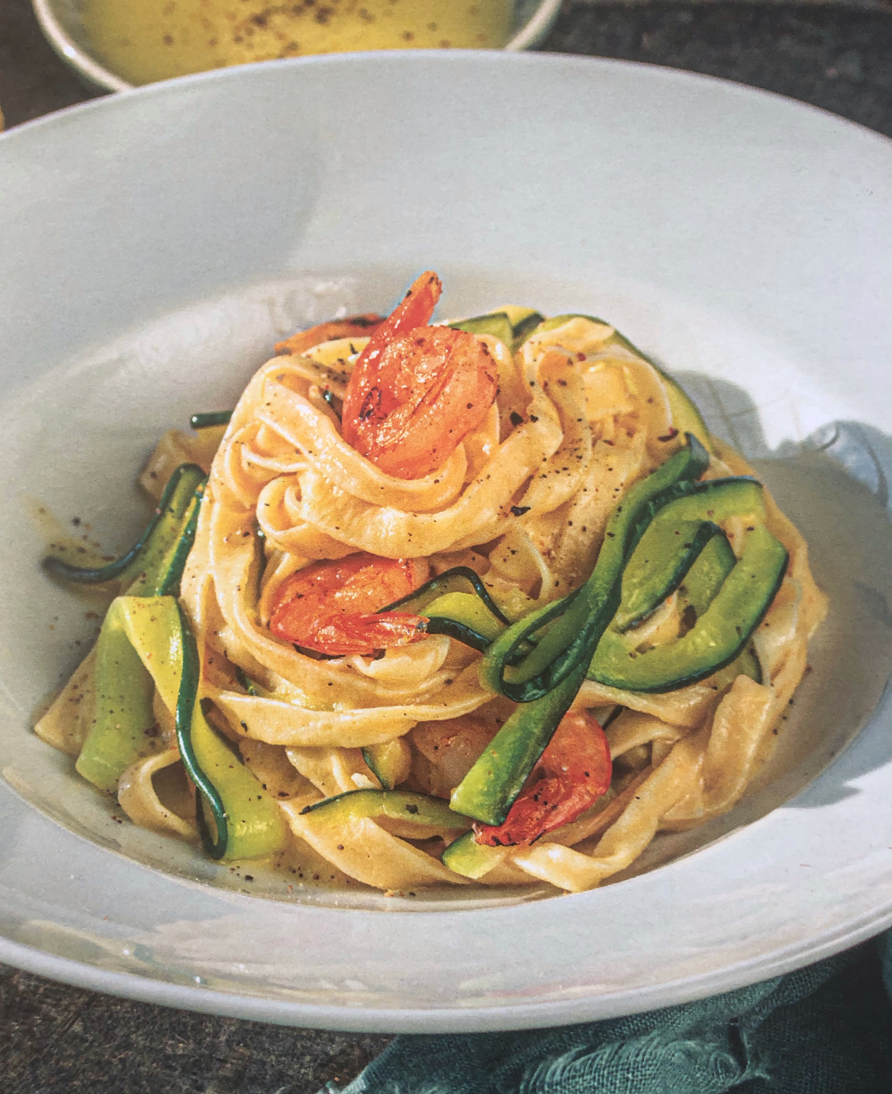 Tagliatelle s citronovou omáčkou a krevetami